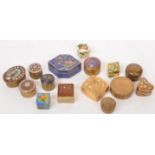 COLLECTION OF ENAMEL CLOISONNE TRINKET / SNUFF BOXES