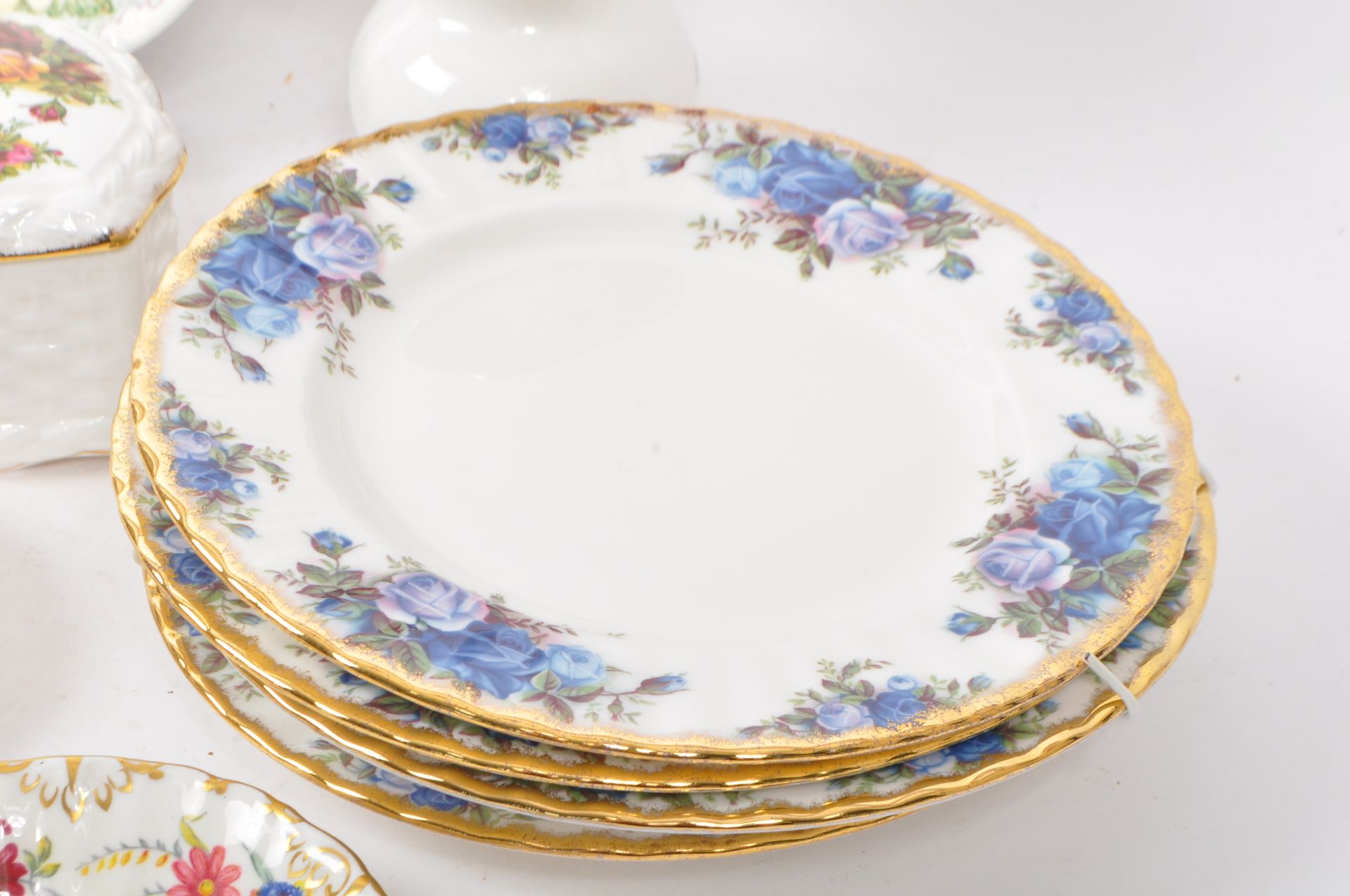 COLLECTION OF ROYAL ALBERT / AYNSLEY / CROWN DERBY CHINA - Image 3 of 12