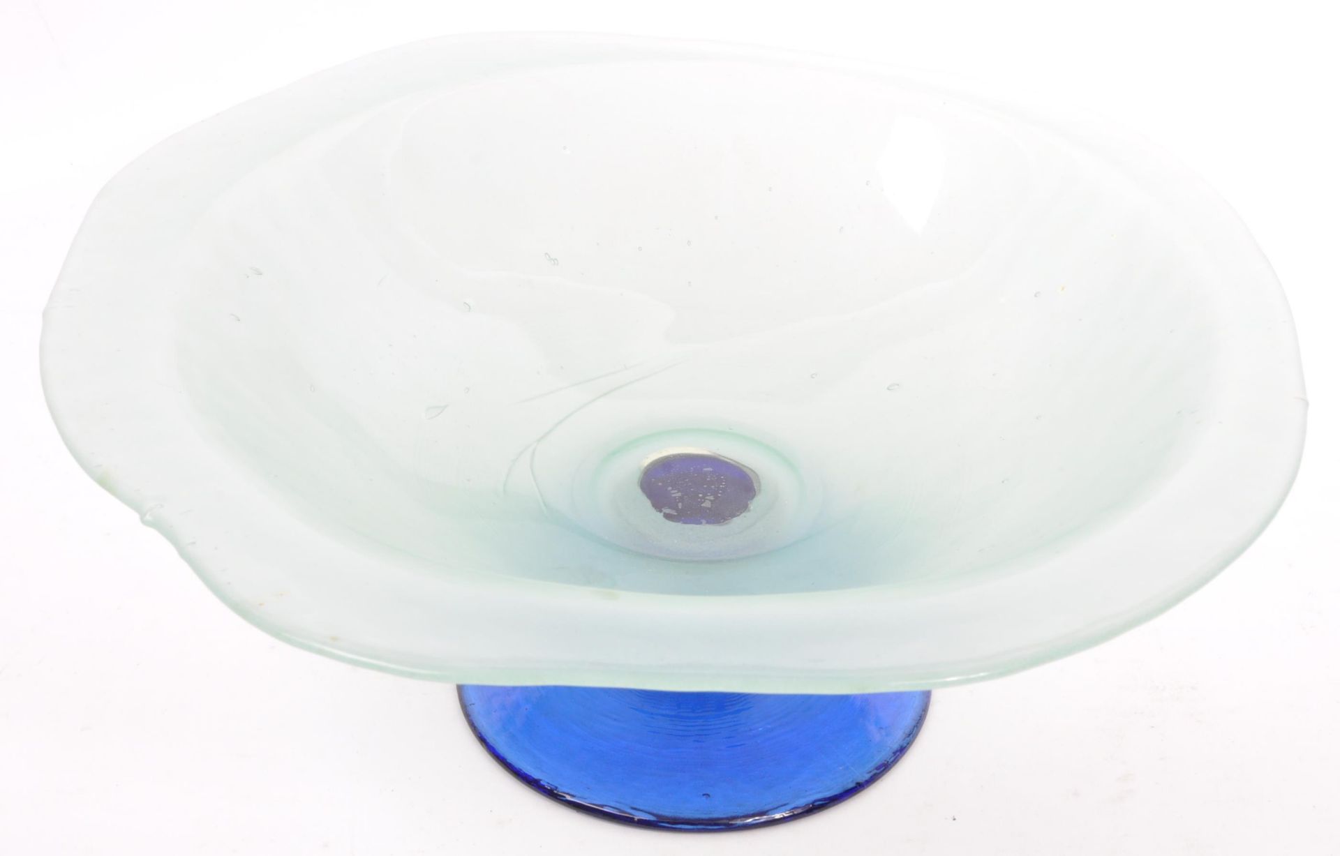 VINTAGE 20TH CENTURY BELIEVED BRISTOL BLUE CENTRE PIECE BOWL - Image 3 of 5