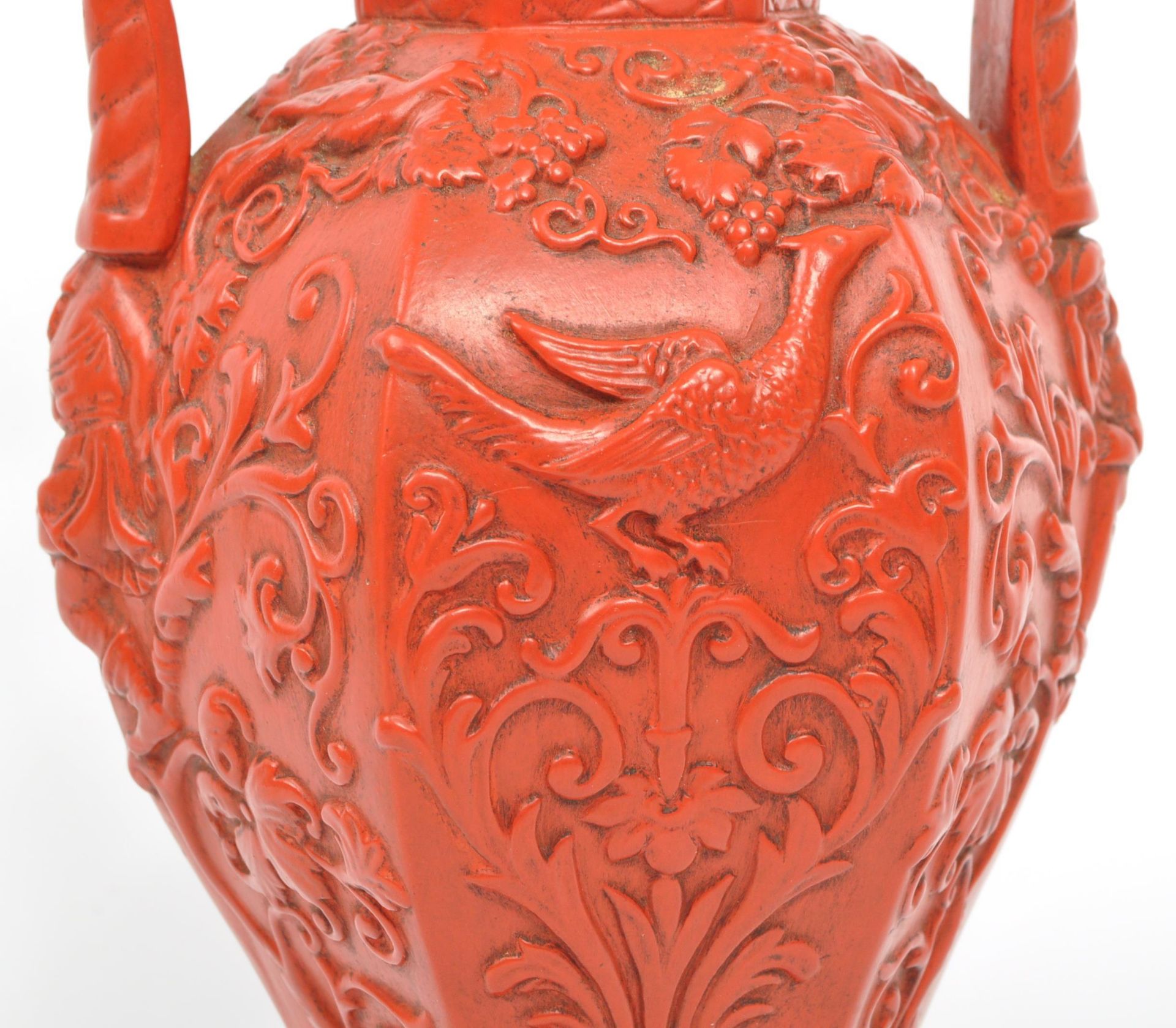 19TH CENTURY CHINESE CINNABAR RED LACQUERED VASE - Image 5 of 7