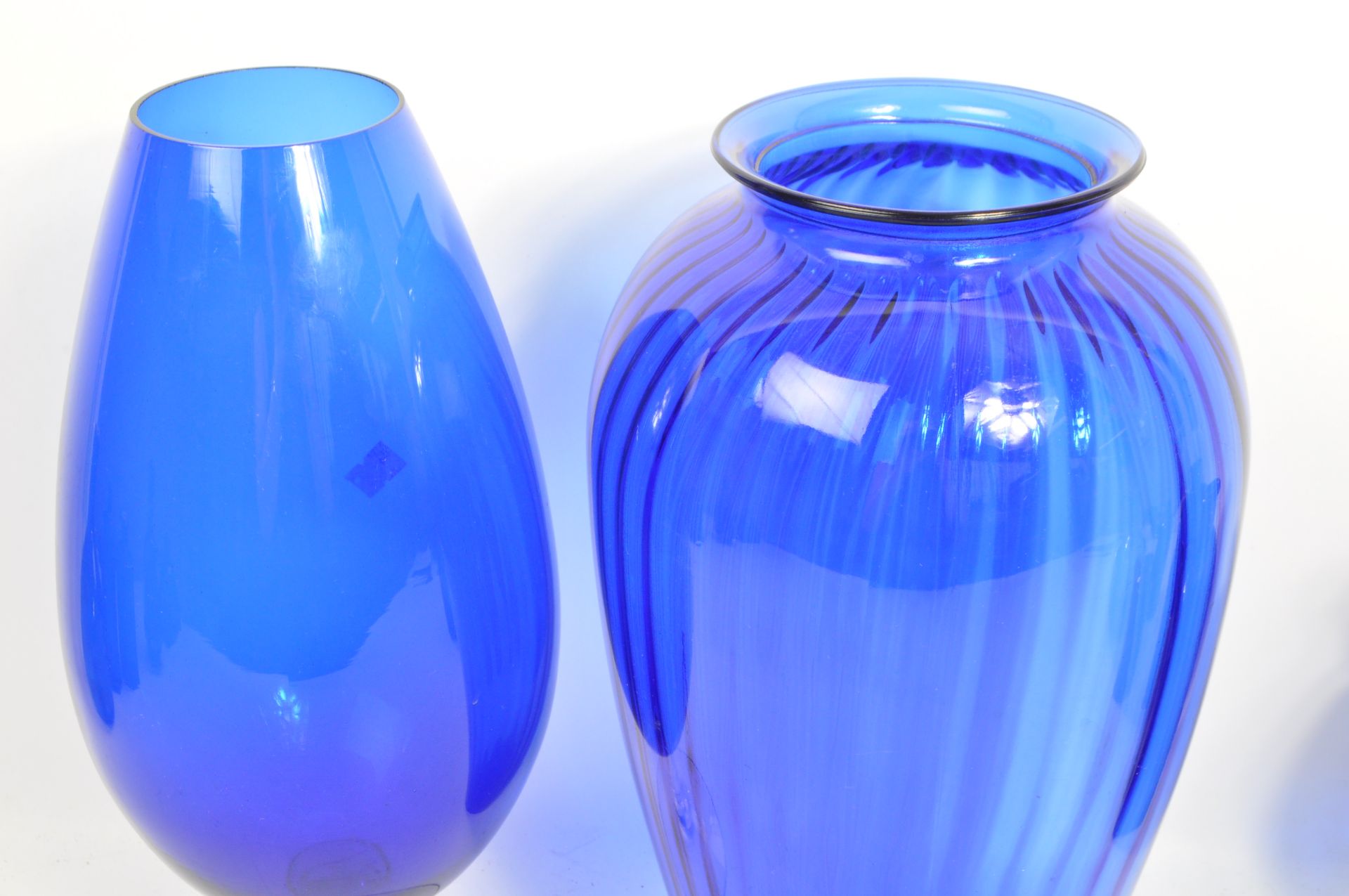 QUANTITY OF BLUE GLASS BOTTLES DECANTER & VASES - Image 5 of 6