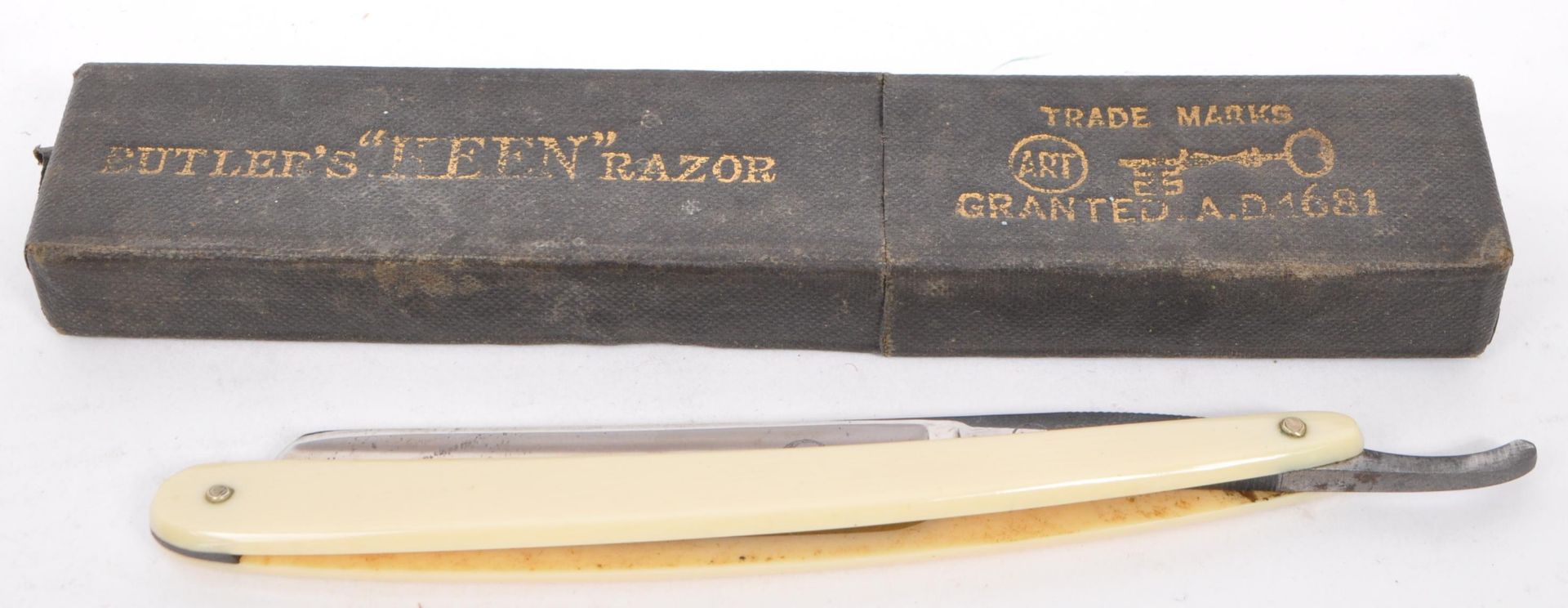 COLLECTION OF EARLY TO MID 20TH CENTURY CUT THROAT RAZORS - Image 2 of 5