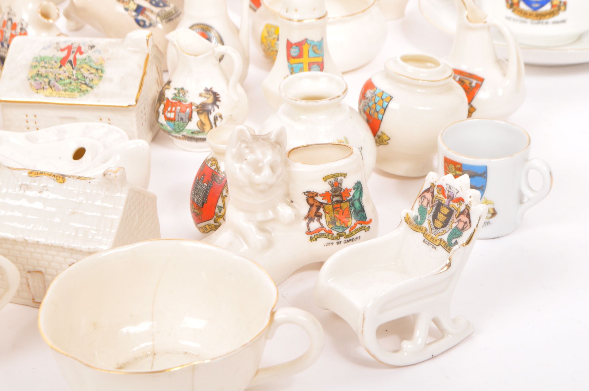 COLLECTION OF BONE CHINA SOUVENIR CRESTED GOSS WARE - Image 8 of 8