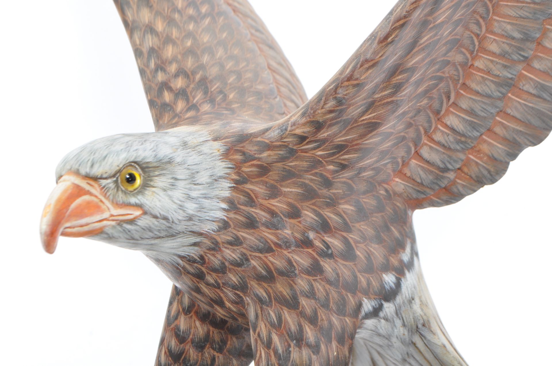 VINTAGE 20TH CENTURY CARVED WOOD EAGLE SCULPTURE - Image 5 of 5