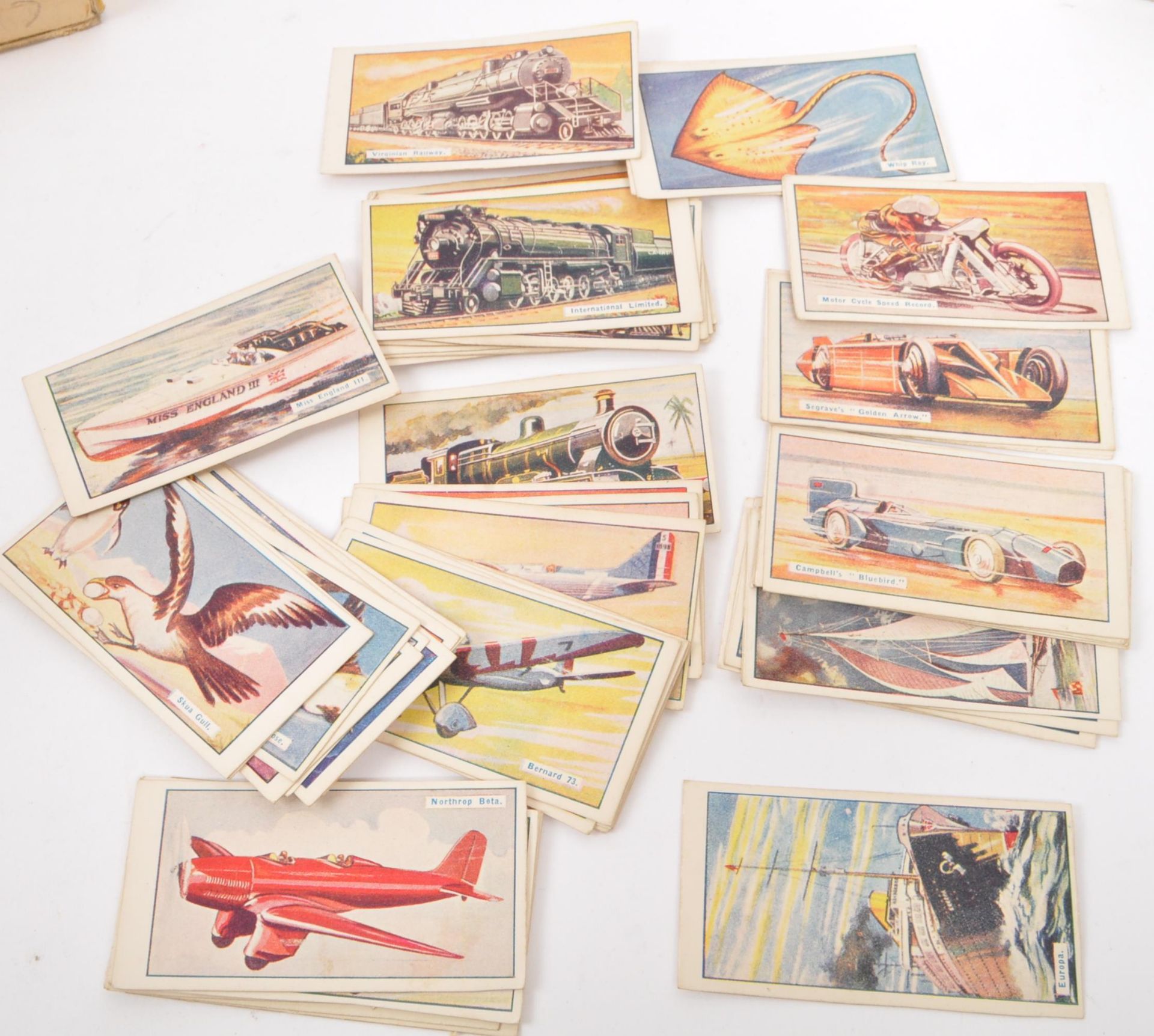 LARGE COLLECTION OF 20TH CENTURY CIGARETTE CARDS - Image 4 of 8