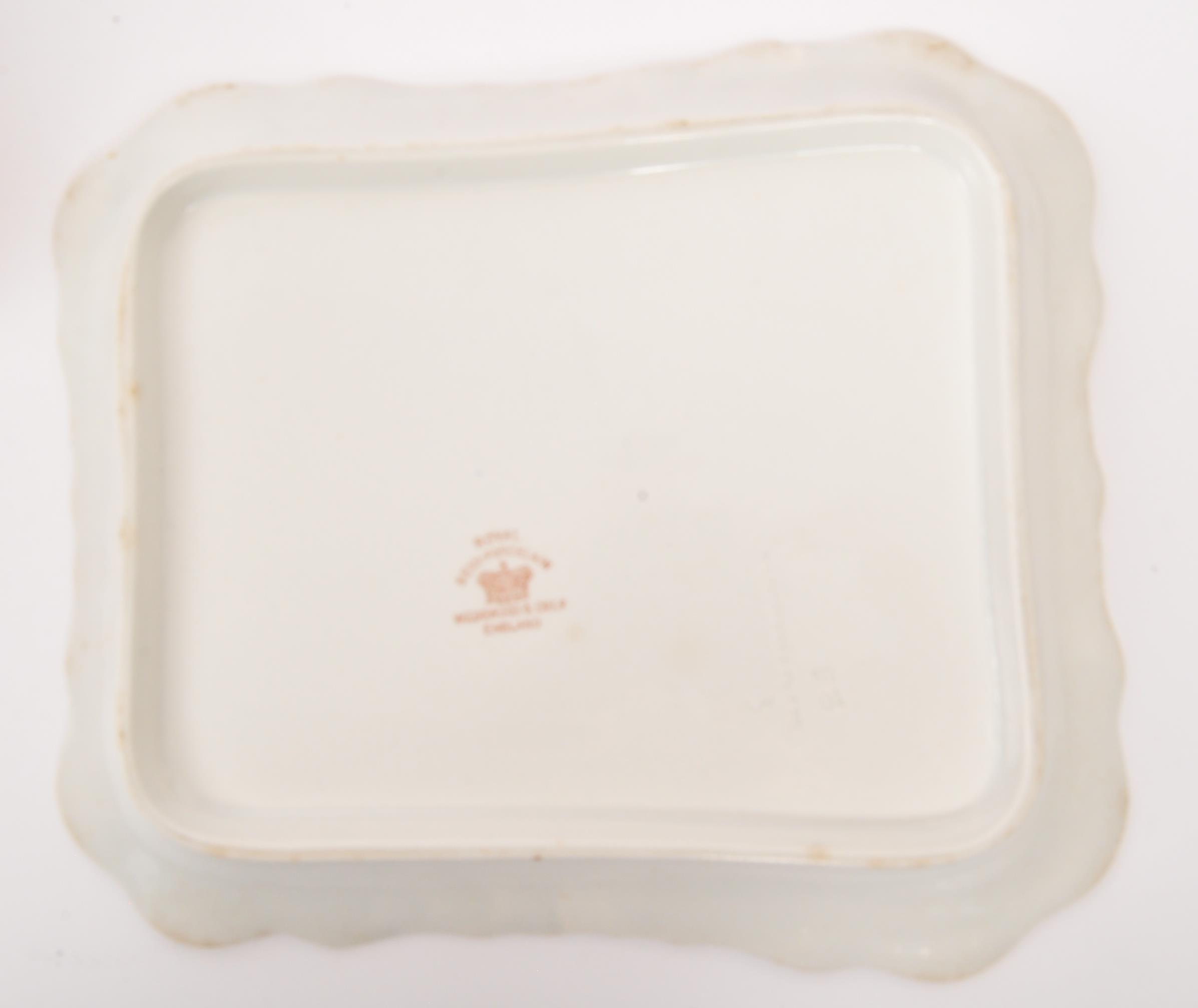 EARLY 20TH CENTURY WEDGWOOD CHEESE DISH - Image 5 of 6