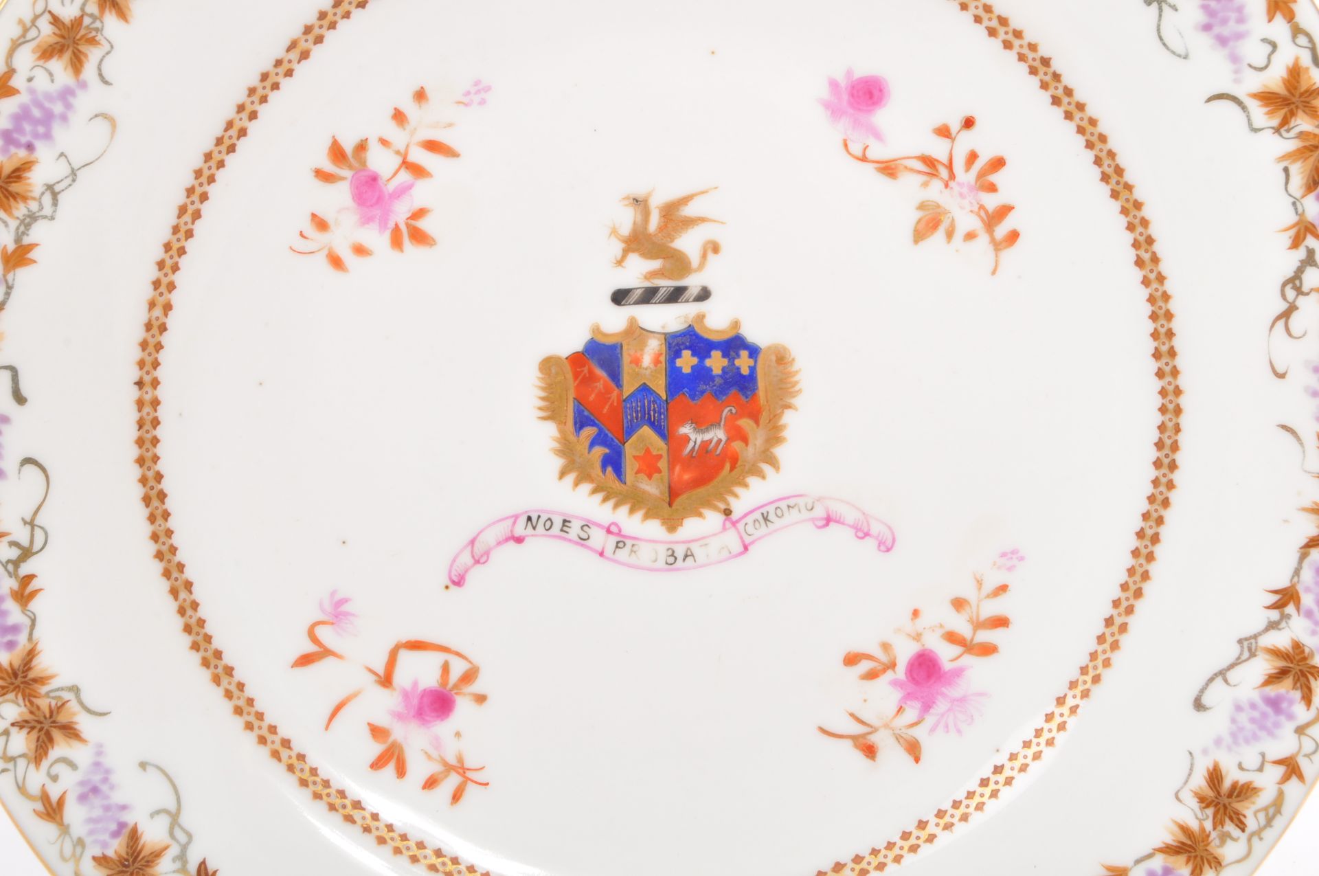 18TH CENTURY CHINESE ORIENTAL TEA POT AND ARMORIAL PLATE - Image 3 of 7