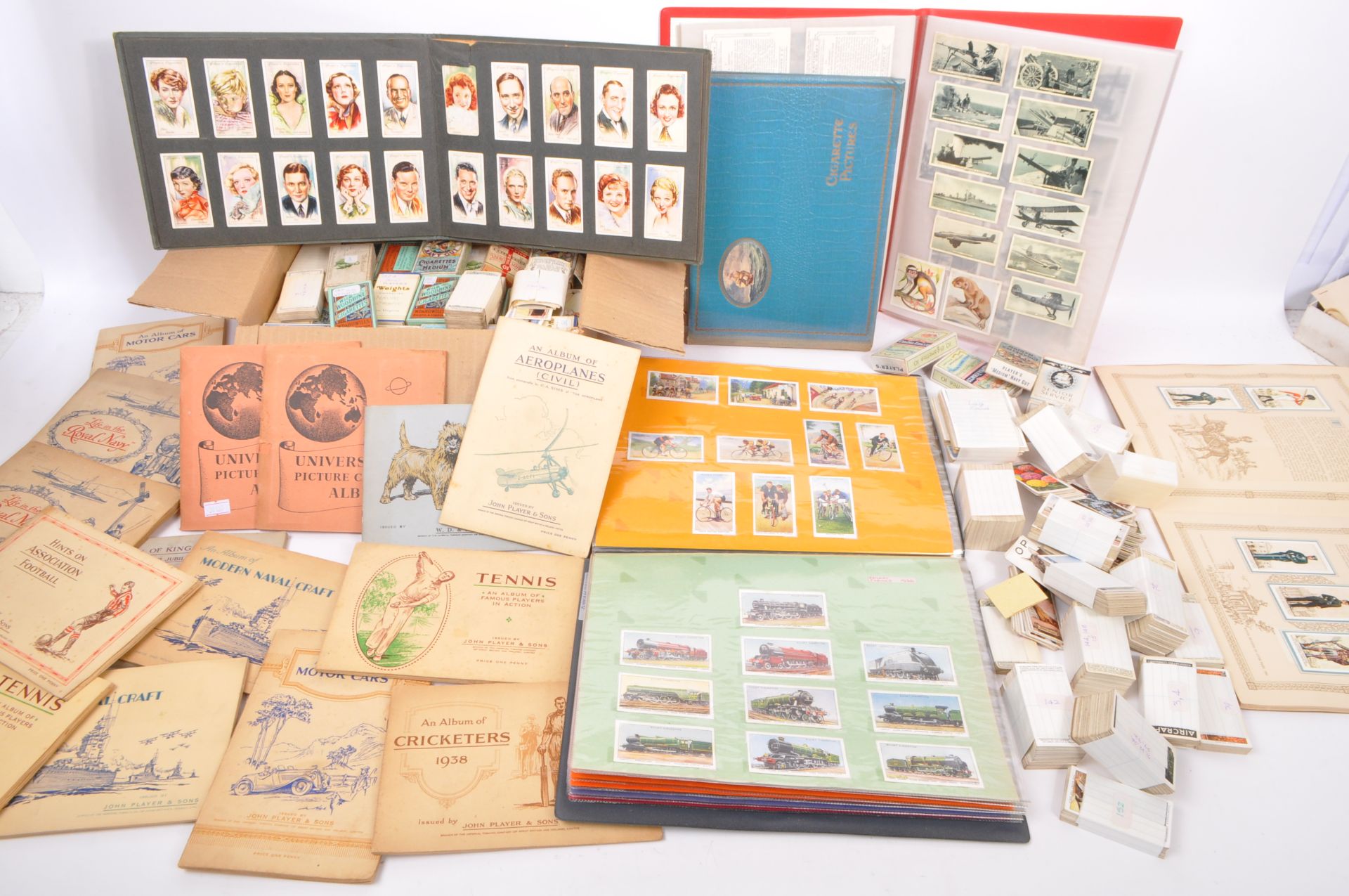 LARGE EXTENSIVE COLLECTION OF CIGARETTE CARDS