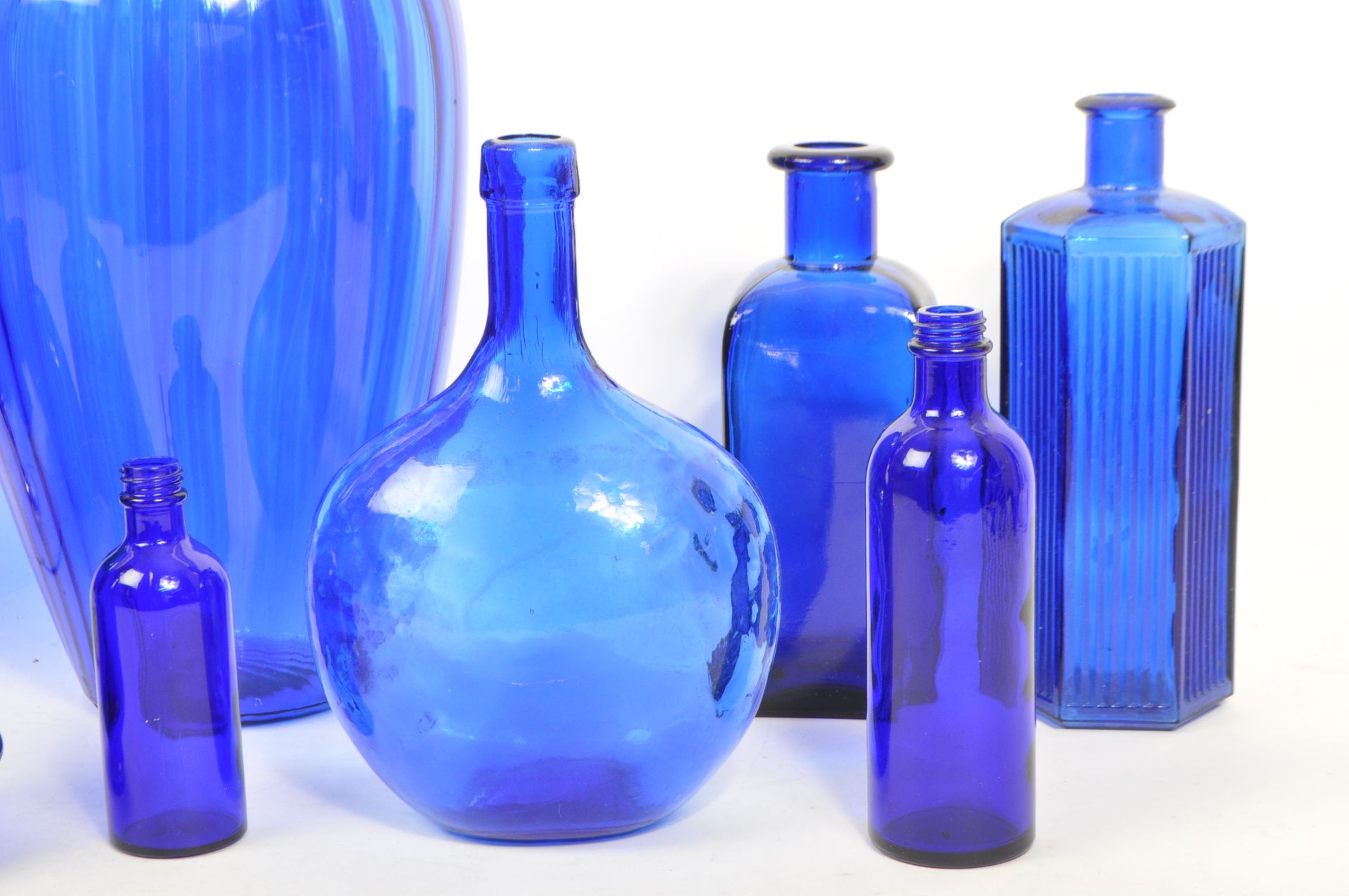 QUANTITY OF BLUE GLASS BOTTLES DECANTER & VASES - Image 2 of 6