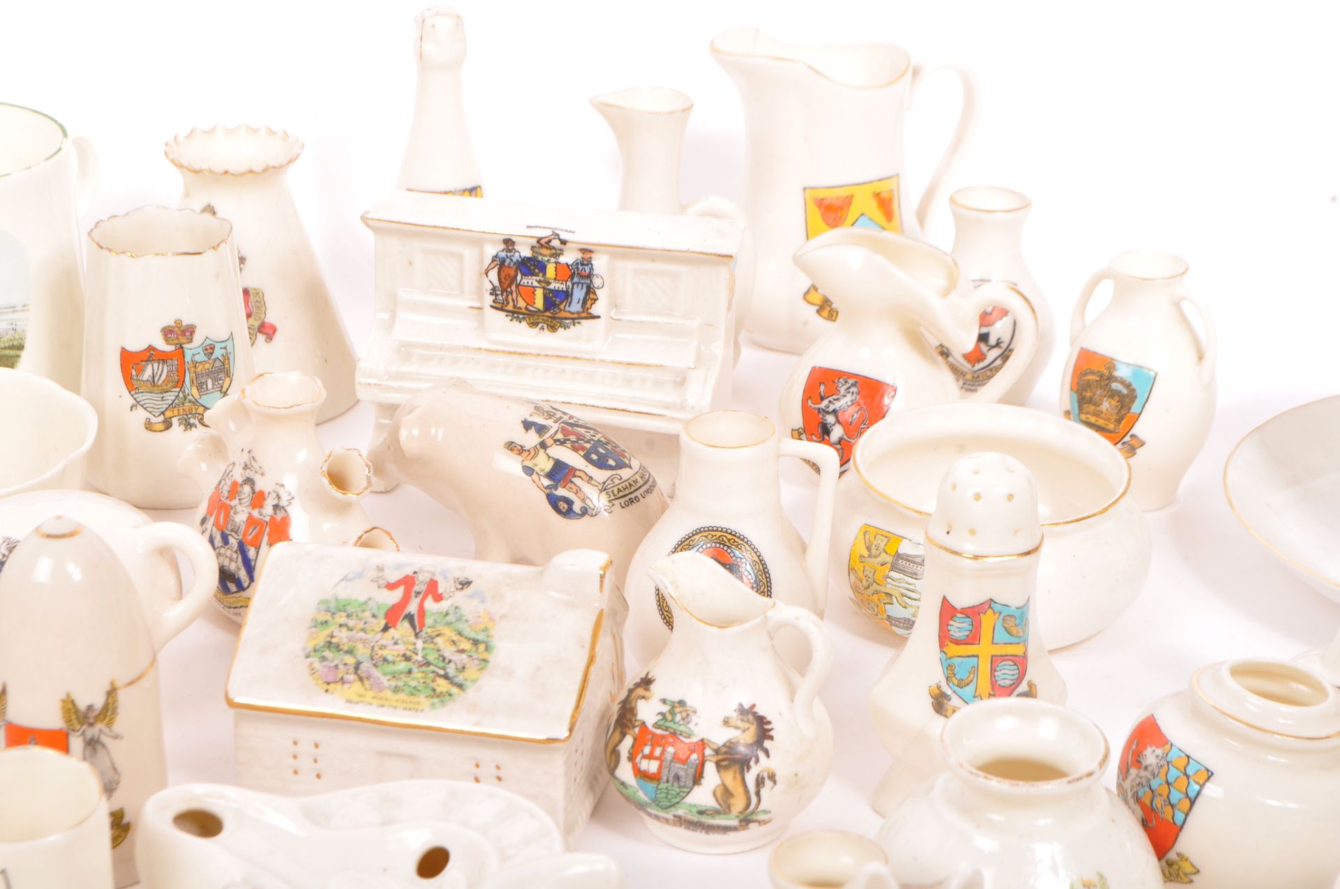 COLLECTION OF BONE CHINA SOUVENIR CRESTED GOSS WARE - Image 7 of 8