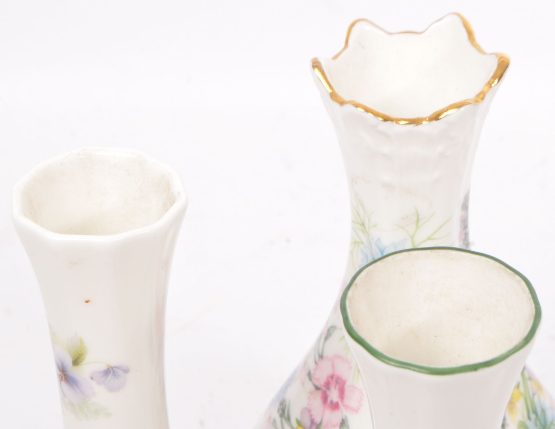 THREE PIECES VINTAGE PORCELAIN CHINA WARE BUD POSEY VASES - Image 5 of 6