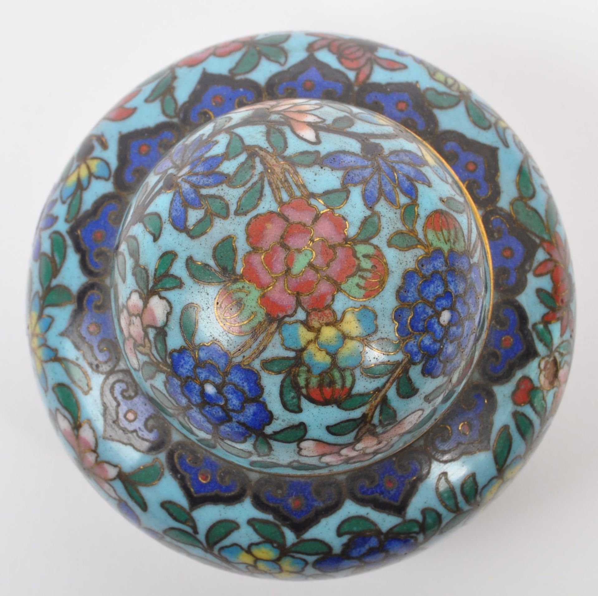 19TH CENTURY CHINESE CLOISONNE INKWELL LIDDED POT - Image 5 of 5