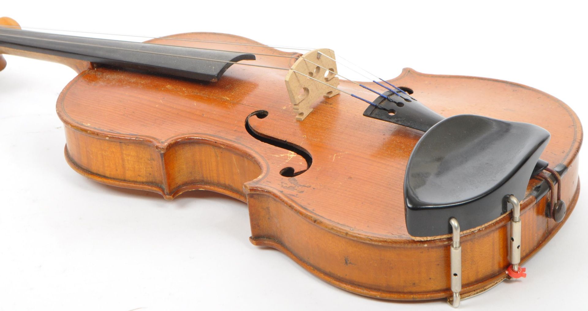 LATE 19TH CENTURY TWO PIECE BACK VIOLIN 3/4 SIZE WITH BOW - Image 4 of 6