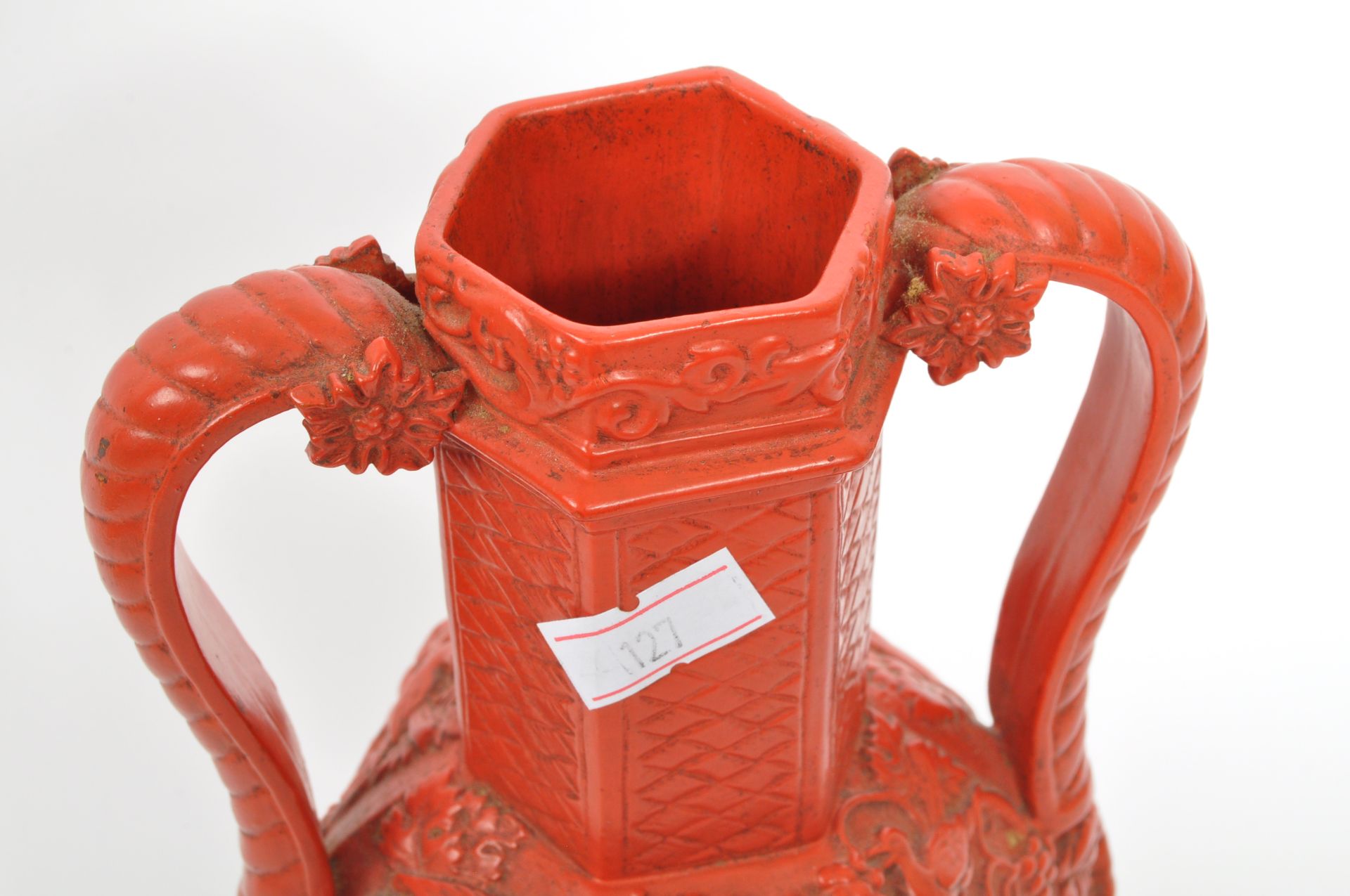 19TH CENTURY CHINESE CINNABAR RED LACQUERED VASE - Image 6 of 7