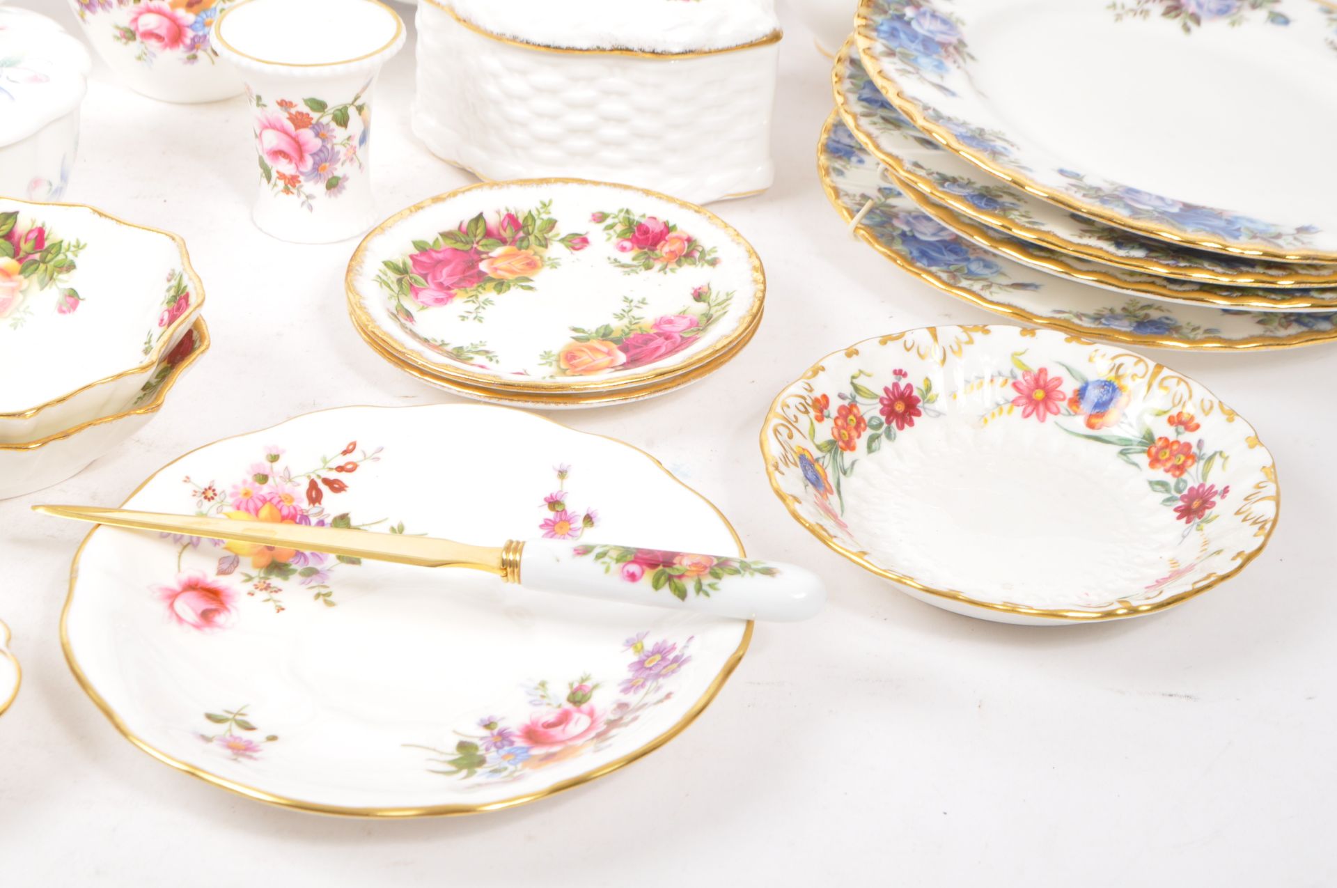 COLLECTION OF ROYAL ALBERT / AYNSLEY / CROWN DERBY CHINA - Image 2 of 12
