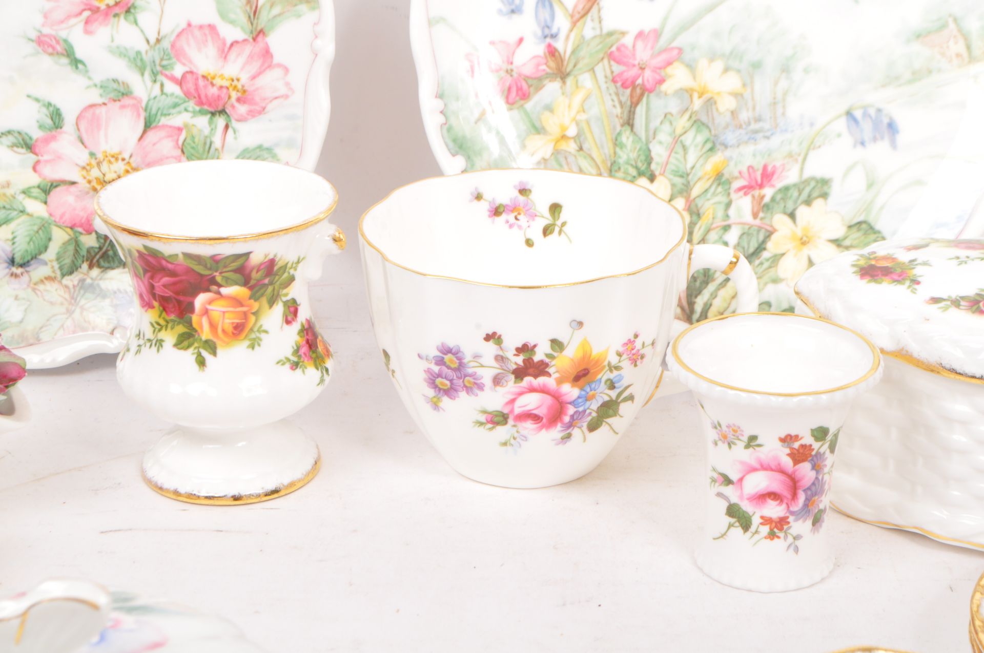 COLLECTION OF ROYAL ALBERT / AYNSLEY / CROWN DERBY CHINA - Image 7 of 12