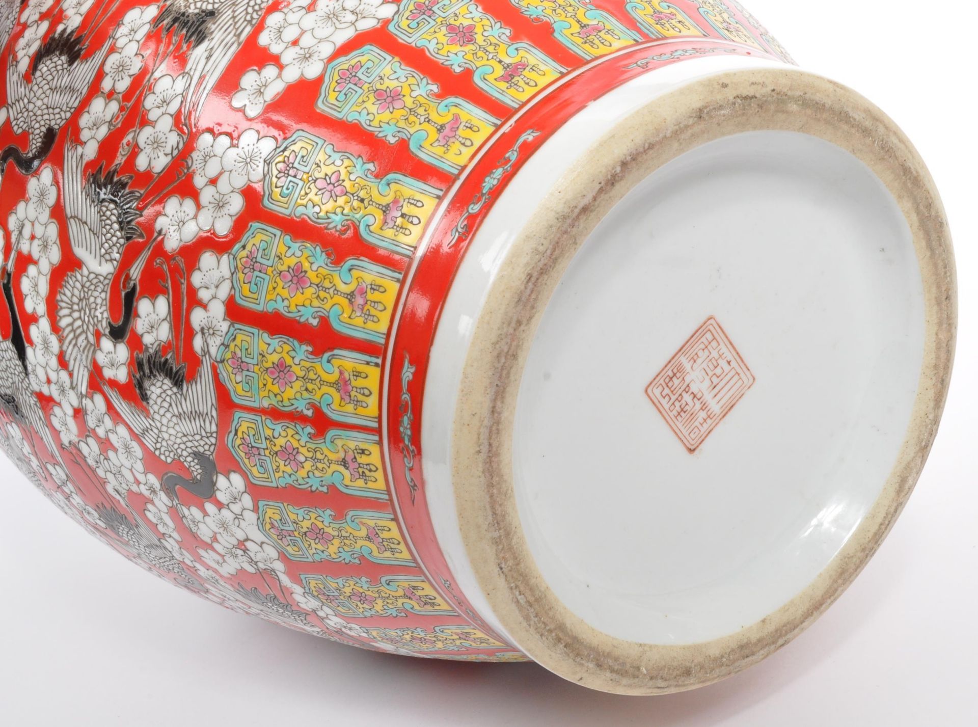 LARGE CHINESE VASE IN RED EMBELLISHED WITH CRANES & BLOSSOM - Image 6 of 6