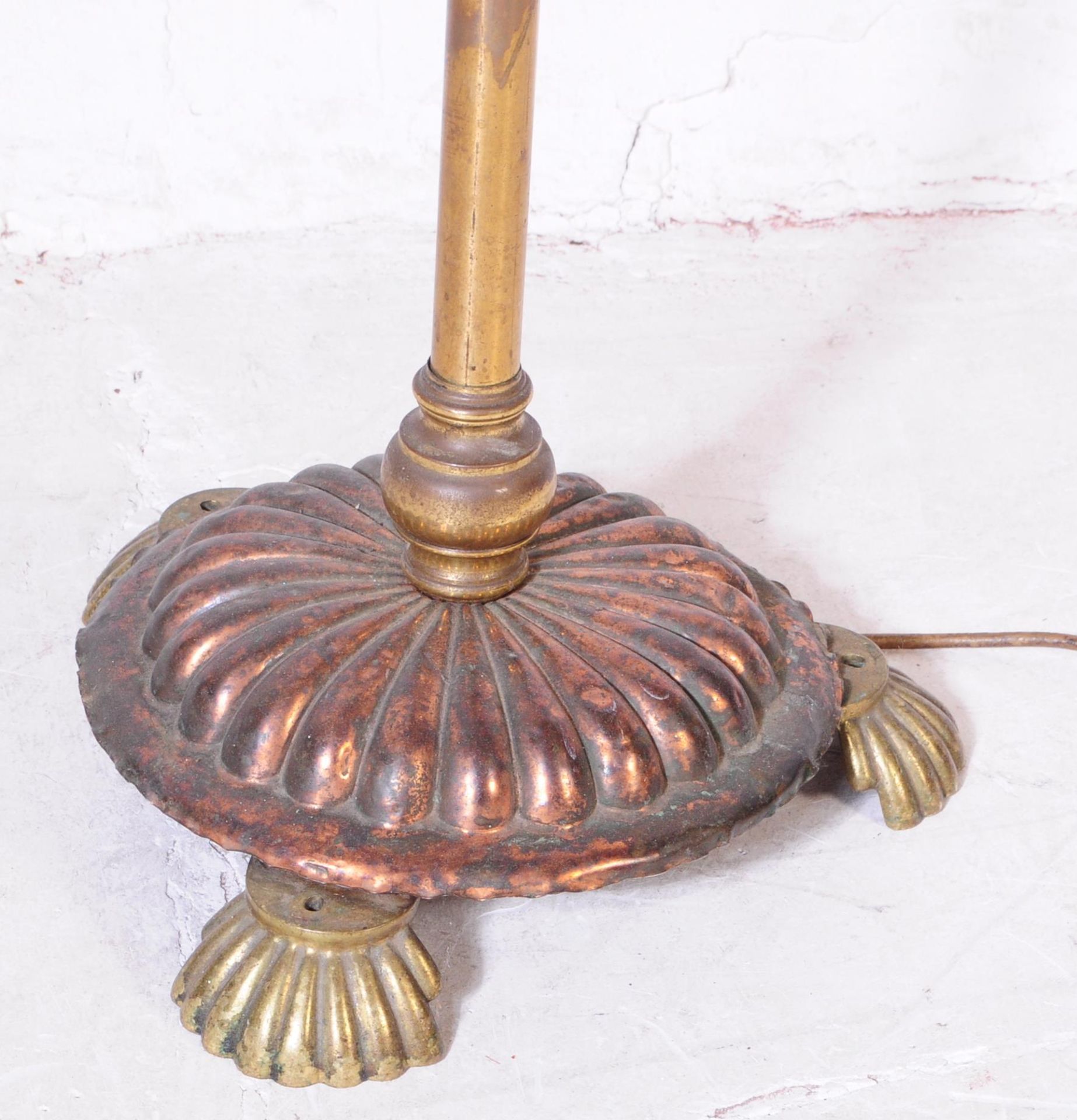 EDWARDIAN BRASS & COPPER FLOOR STANDING LAMP - Image 2 of 3