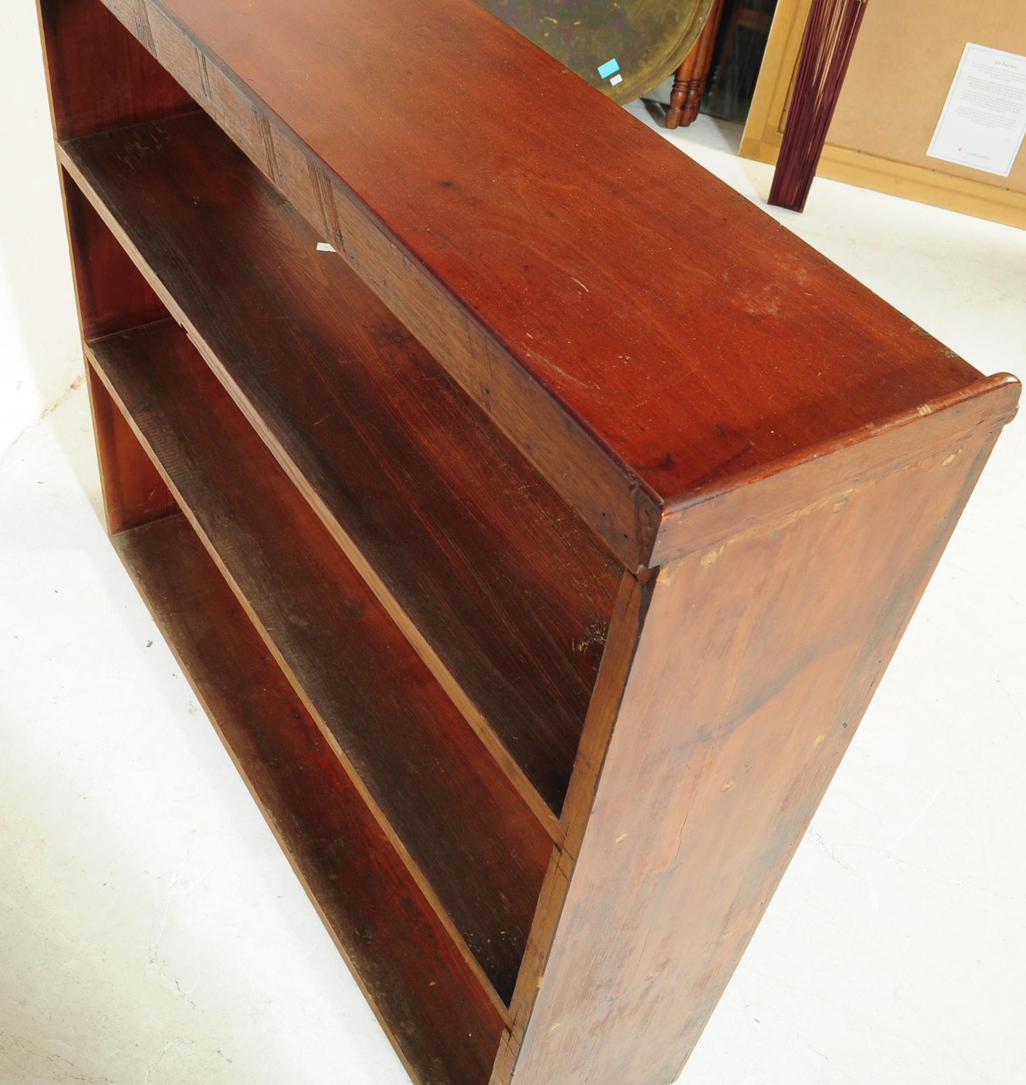 VINTAGE 20TH CENTURY MAHOGANY OPEN FACE BOOKCASE - Image 5 of 5