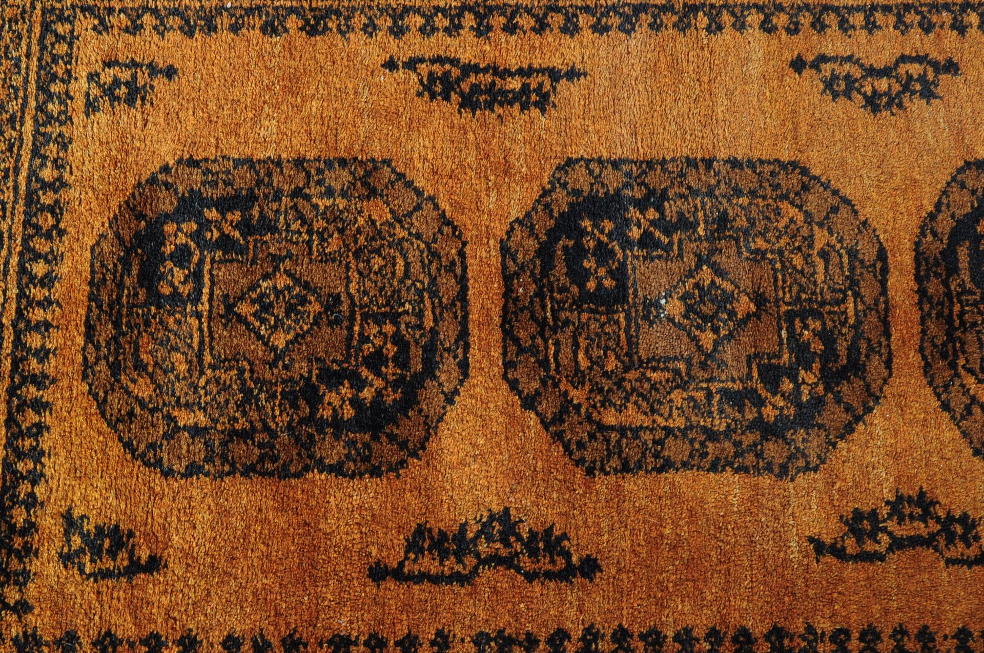 VINTAGE 20TH CENTURY PERSIAN ISLAMIC CARPET FLOOR RUG - Image 2 of 4