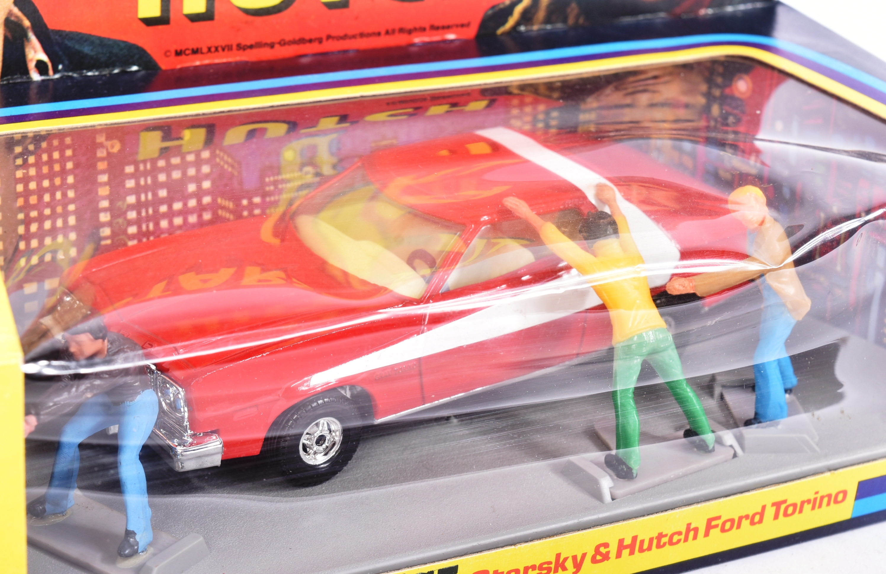 DIECAST - VINTAGE CORGI STARSKY & HUTCH FORD TORINO MODEL WITH FIGURES - Image 2 of 3