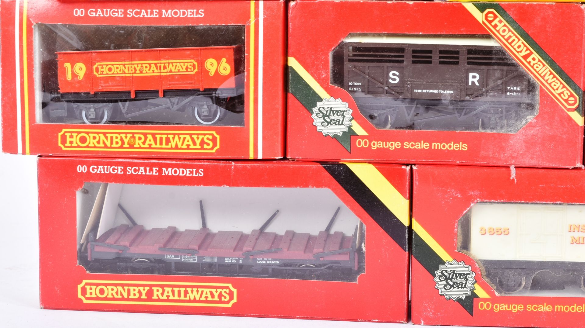 COLLECTION OF ASSORTED OO GAUGE MODEL RAILWAY TRAINSET ROLLING STOCK - Image 4 of 6