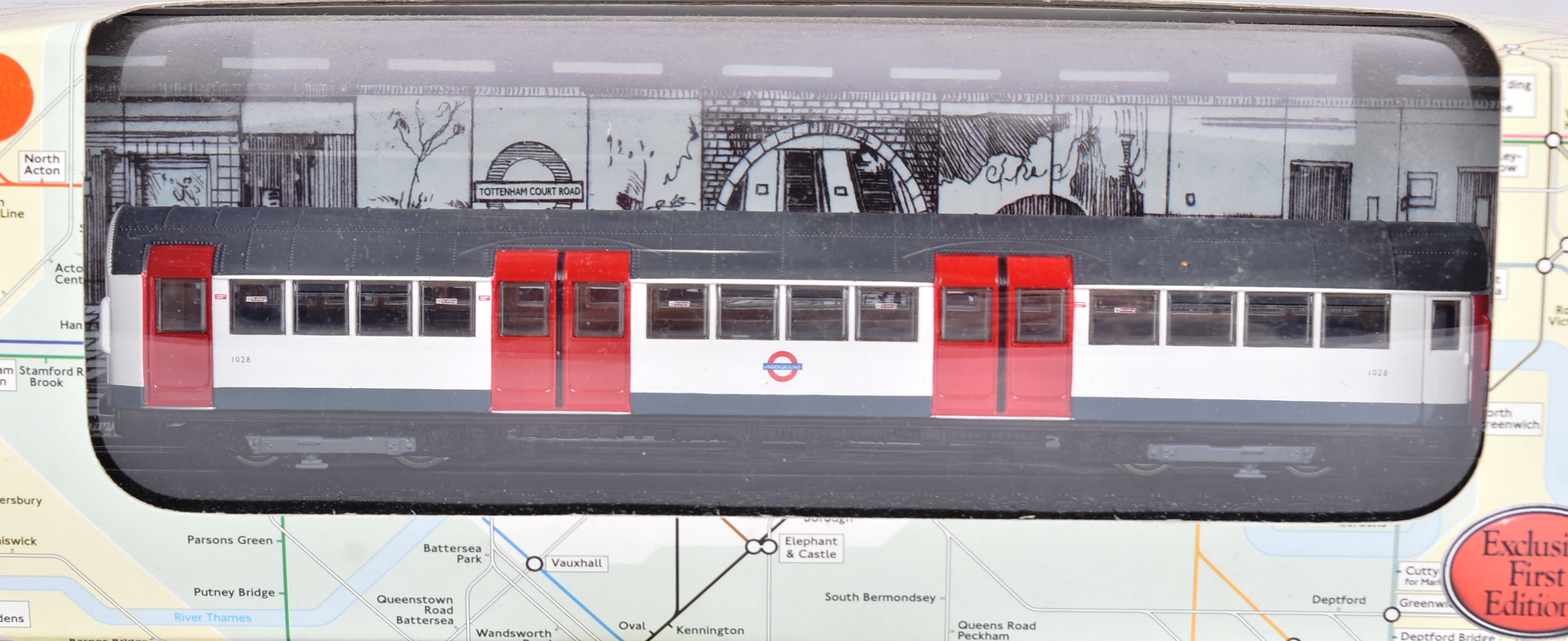 THREE GILBOW LONDON TUBE STOCK CARRIAGES MODEL DIECAST 1/76 SCALE - Image 2 of 5