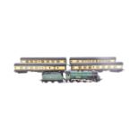 MODEL RAILWAY - HORNBY OO GAUGE MODEL RAILWAY LOCO & CARRIAGES