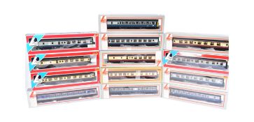 MODEL RAILWAY - COLLECTION OF LIMA CARRIAGES