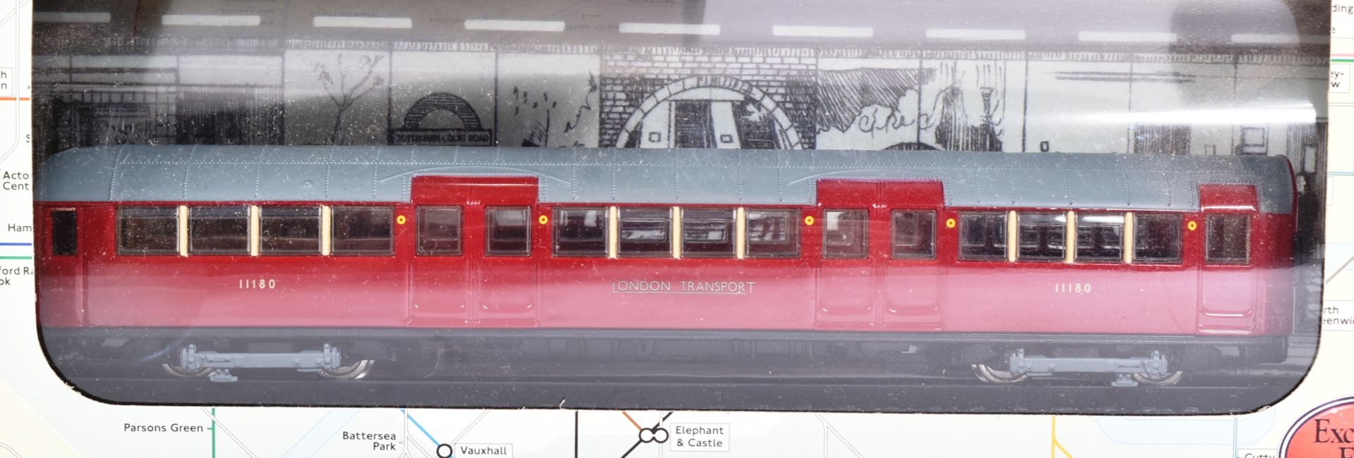 THREE GILBOW LONDON TUBE STOCK CARRIAGES MODEL DIECAST 1/76 SCALE - Image 4 of 5