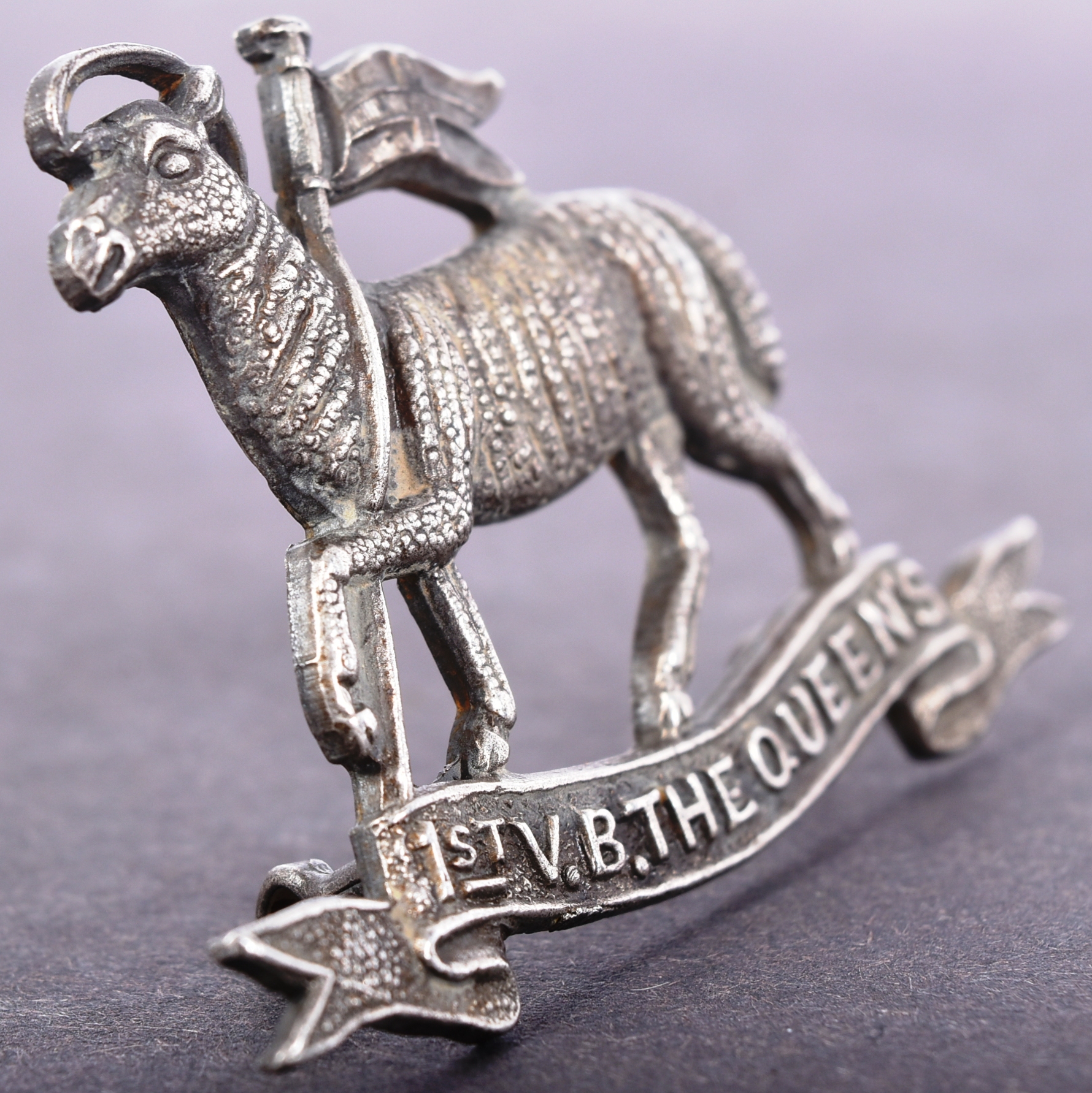 WWI FIRST WORLD WAR BRITISH 1ST VOLUNTEER BATTALION CAP BADGE - Image 4 of 4