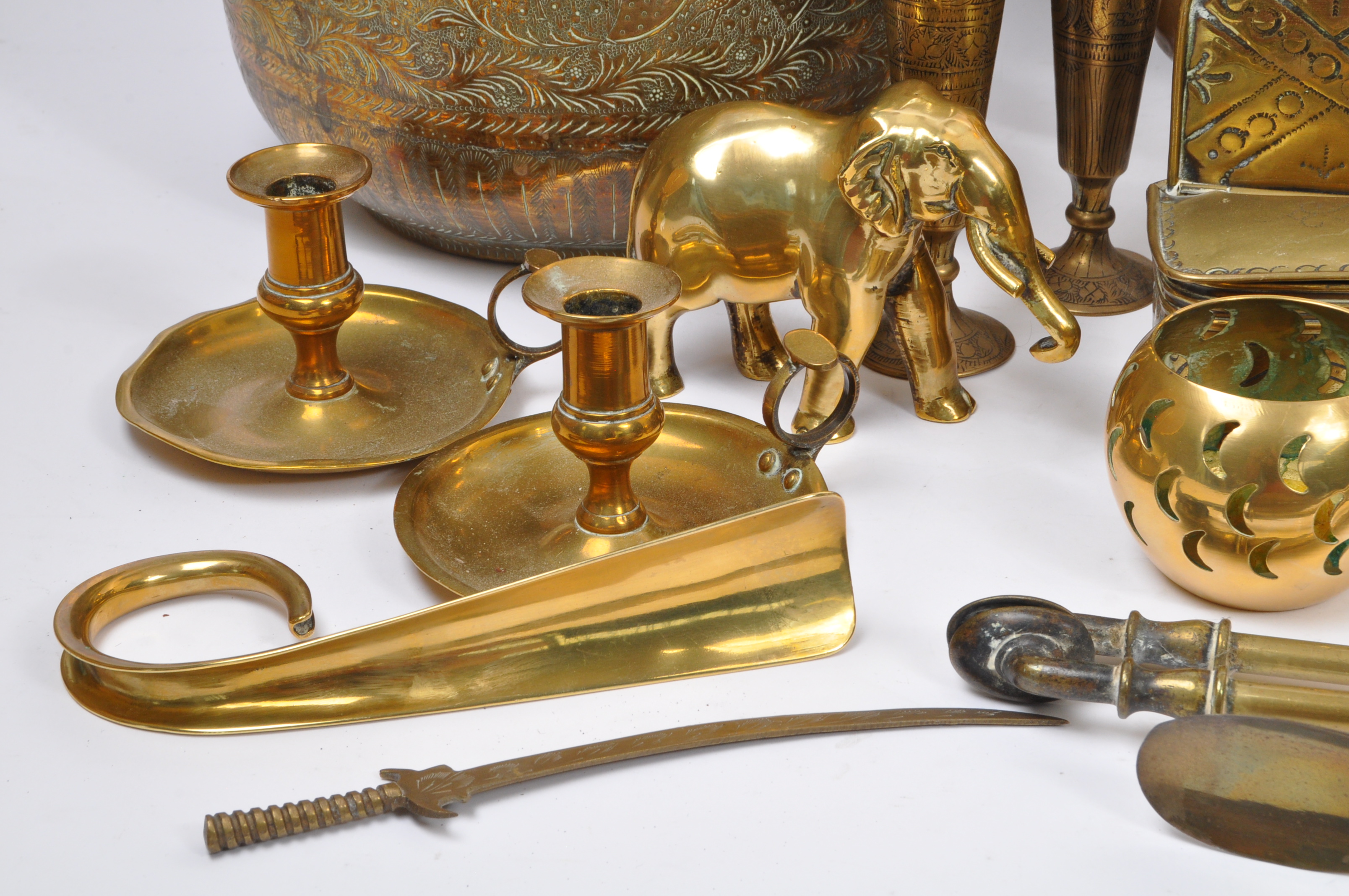 LARGE COLLECTION OF 19TH AND 20TH CENTURY BRASS ITEMS - Image 5 of 7