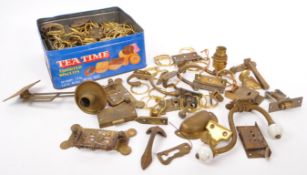 COLLECTION OF 20TH CENTURY BRASS DOOR LOCK KNOBS HINGE ITEMS