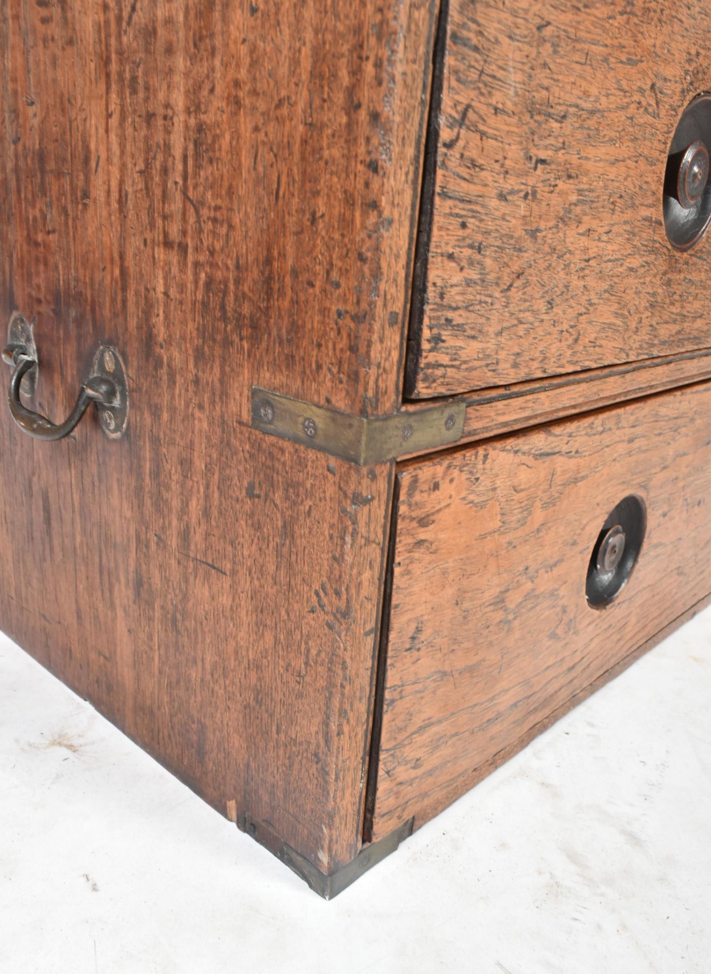 19TH CENTURY TWIN SECTION CAMPAIGN CHEST OF DRAWERS - Bild 3 aus 7
