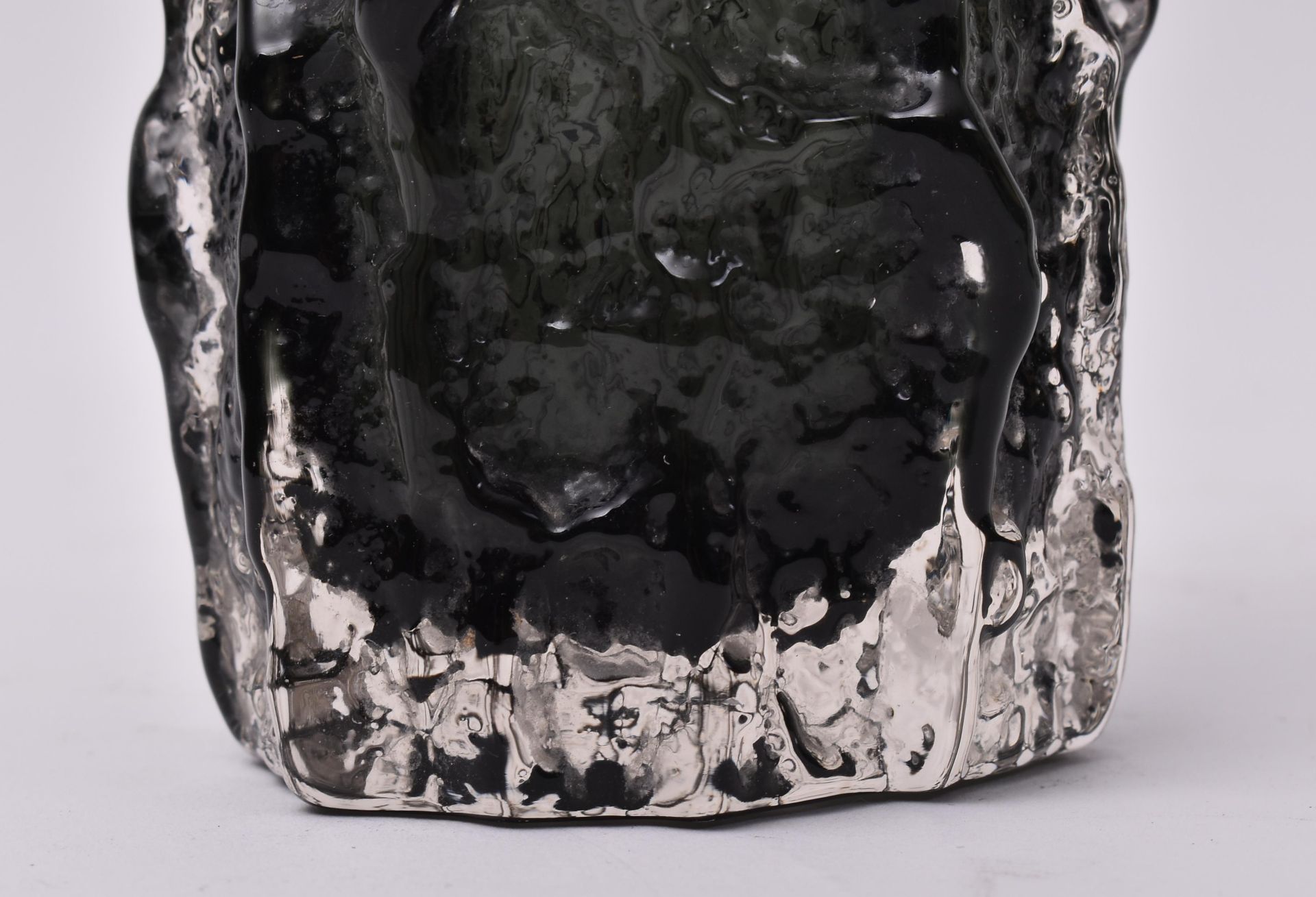 GEOFFREY BAXTER FOR WHITEFRIARS - STUDIO ART GLASS VASE - Image 3 of 4
