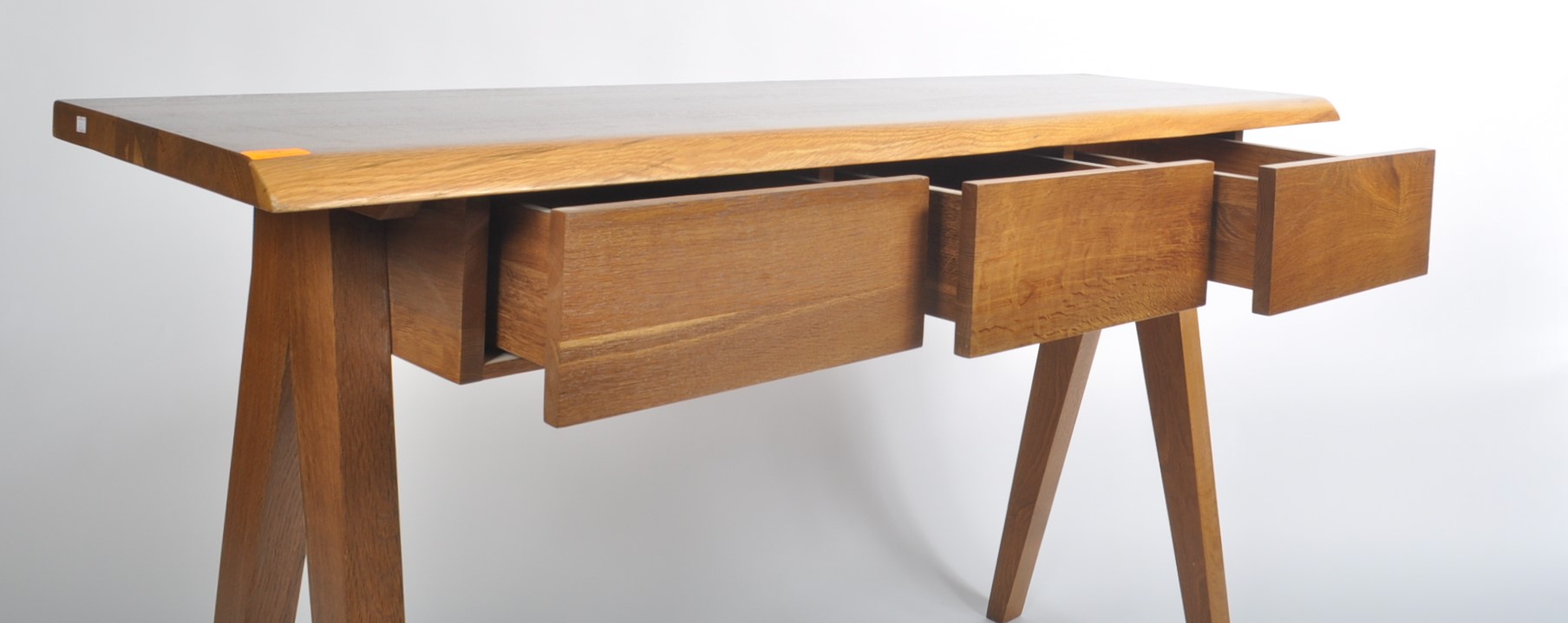 BRITISH MODERN DESIGN - CONTEMPORARY WALNUT CONSOLE TABLE - Image 5 of 6