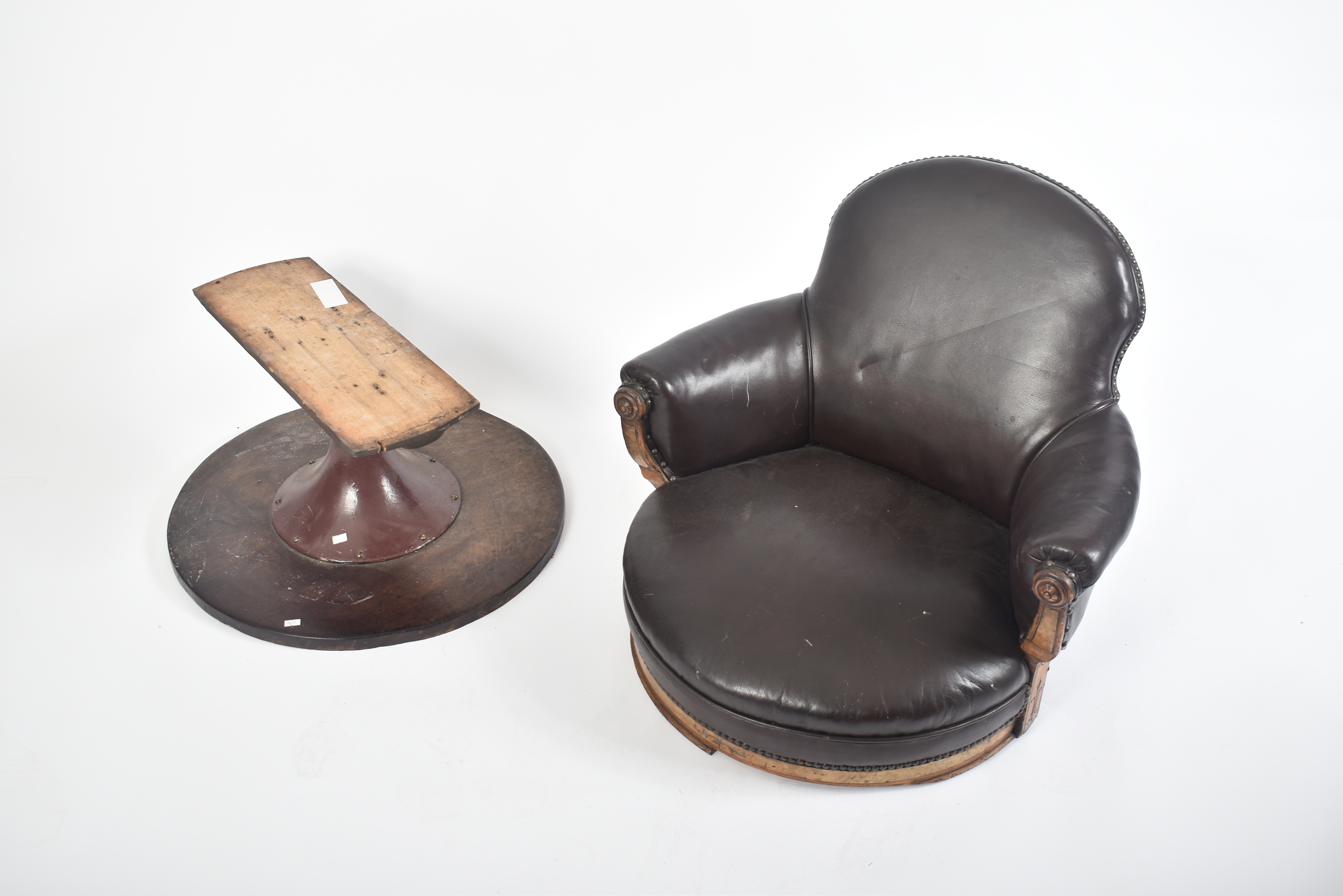 PAIR OF RAILWAY CLUB PULLMAN LEATHER SWIVEL CLUB CHAIRS - Image 7 of 7