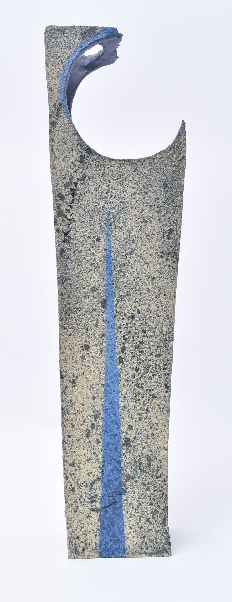 PAUL PHILP - STUDIO POTTERY - A RETRO ABSTRACT TAPERED VASE - Image 5 of 7