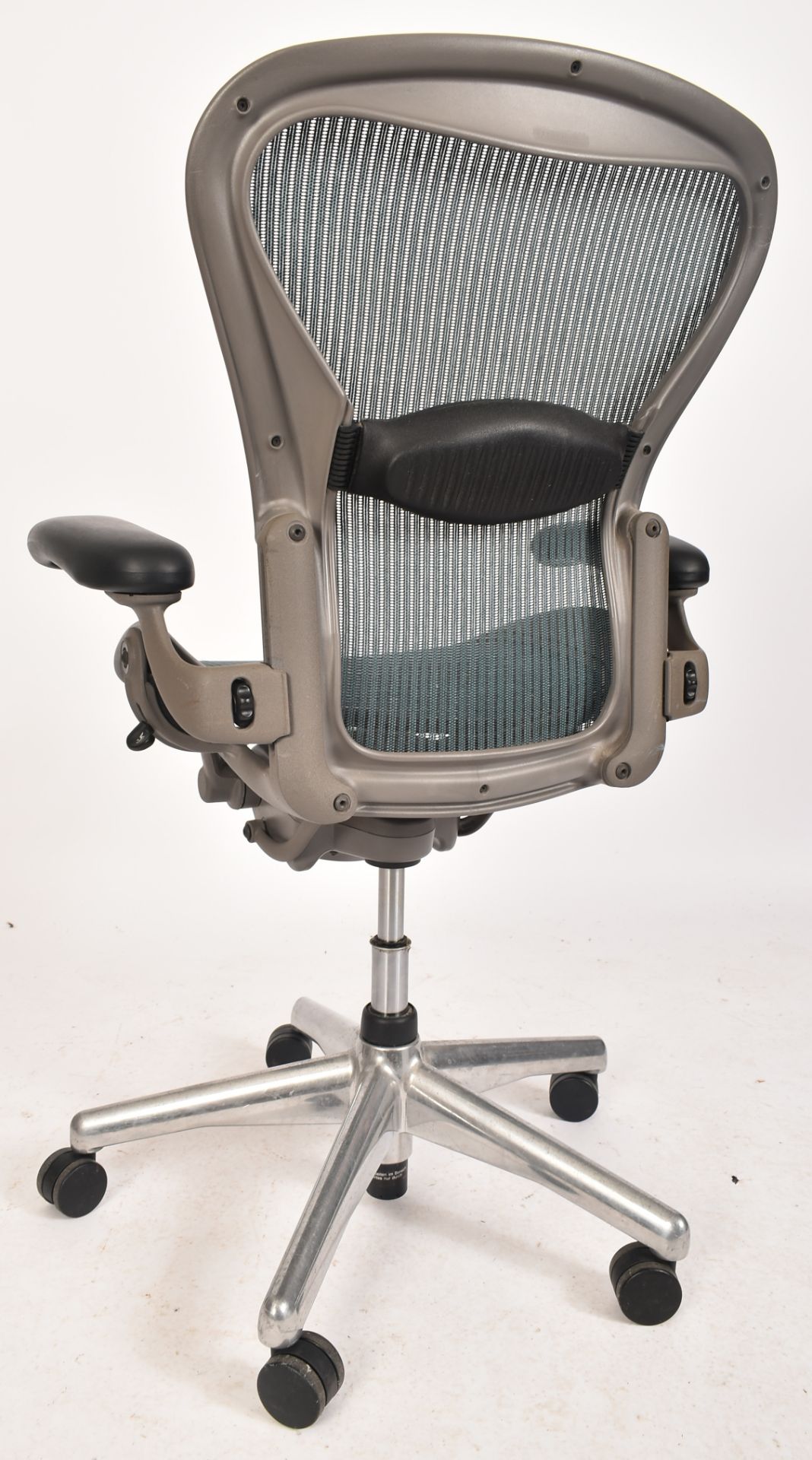 HERMAN MILLER - AERON - CONTEMPORARY OFFICE CHAIR - Image 5 of 5