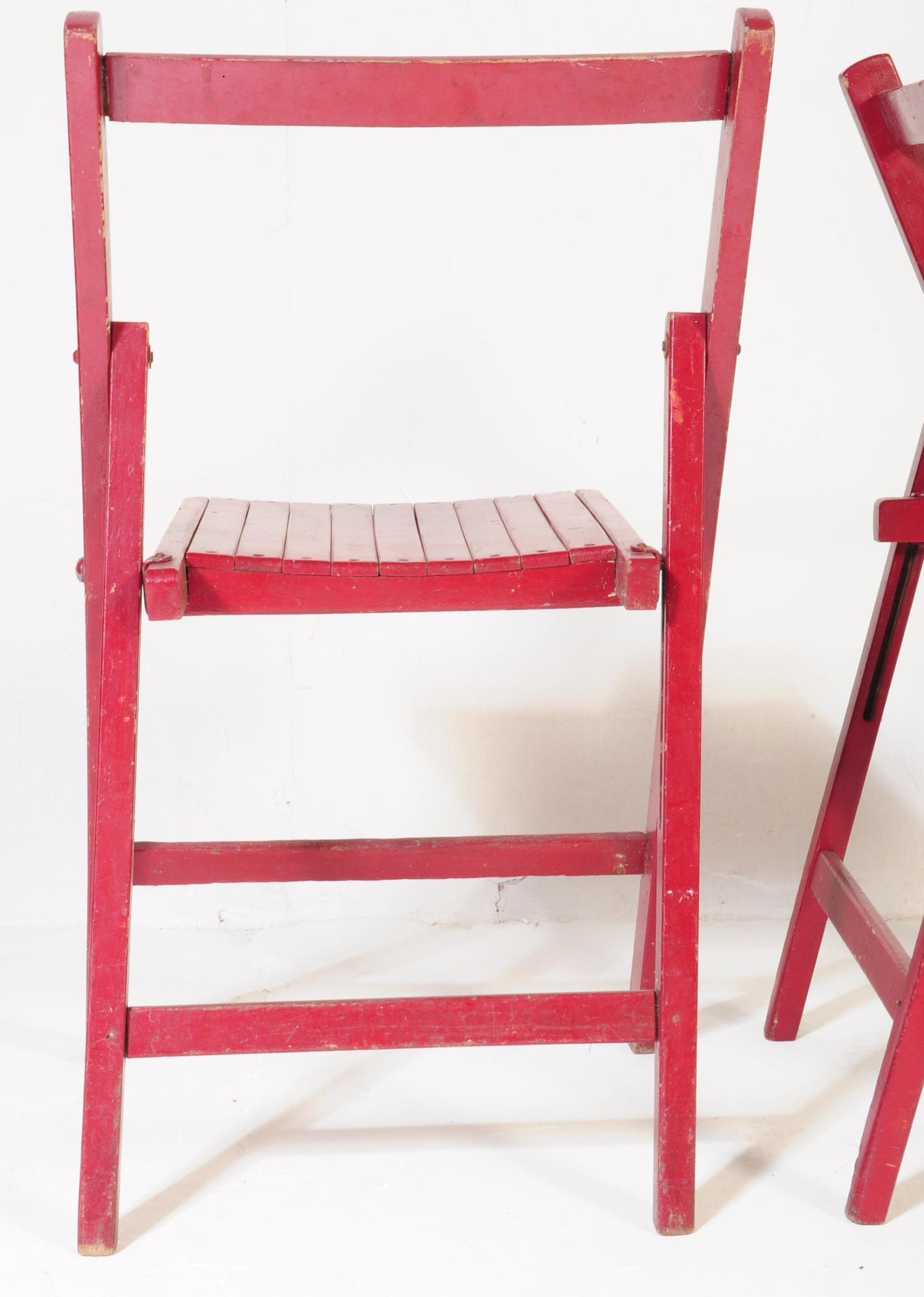 A PAIR OF 20TH CENTURY FOLDING DINING CHAIRS IN RED - Image 4 of 5