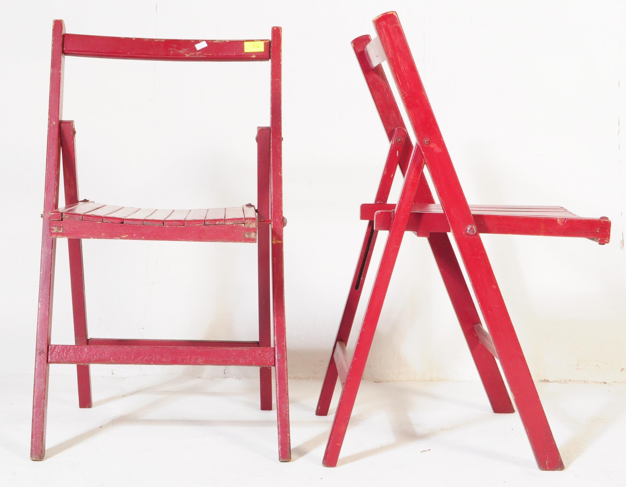 A PAIR OF 20TH CENTURY FOLDING DINING CHAIRS IN RED - Image 3 of 5