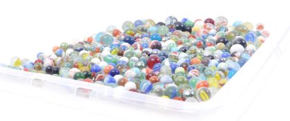COLLECTION OF VICTORIAN & 20TH CENTURY GLASS MARBLES
