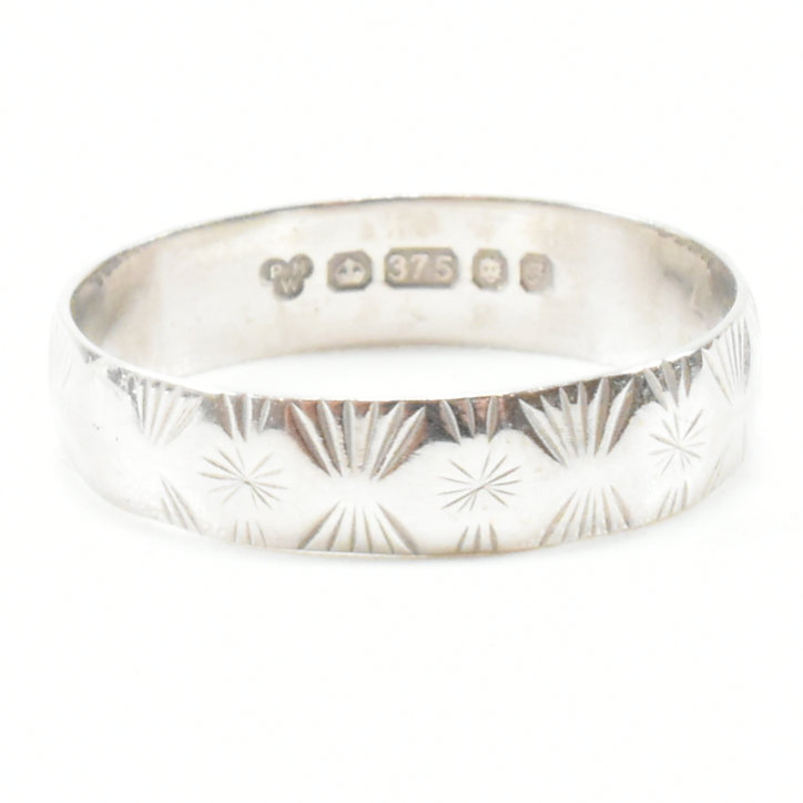 HALLMARKED 9CT WHITE GOLD BAND RING - Image 3 of 9