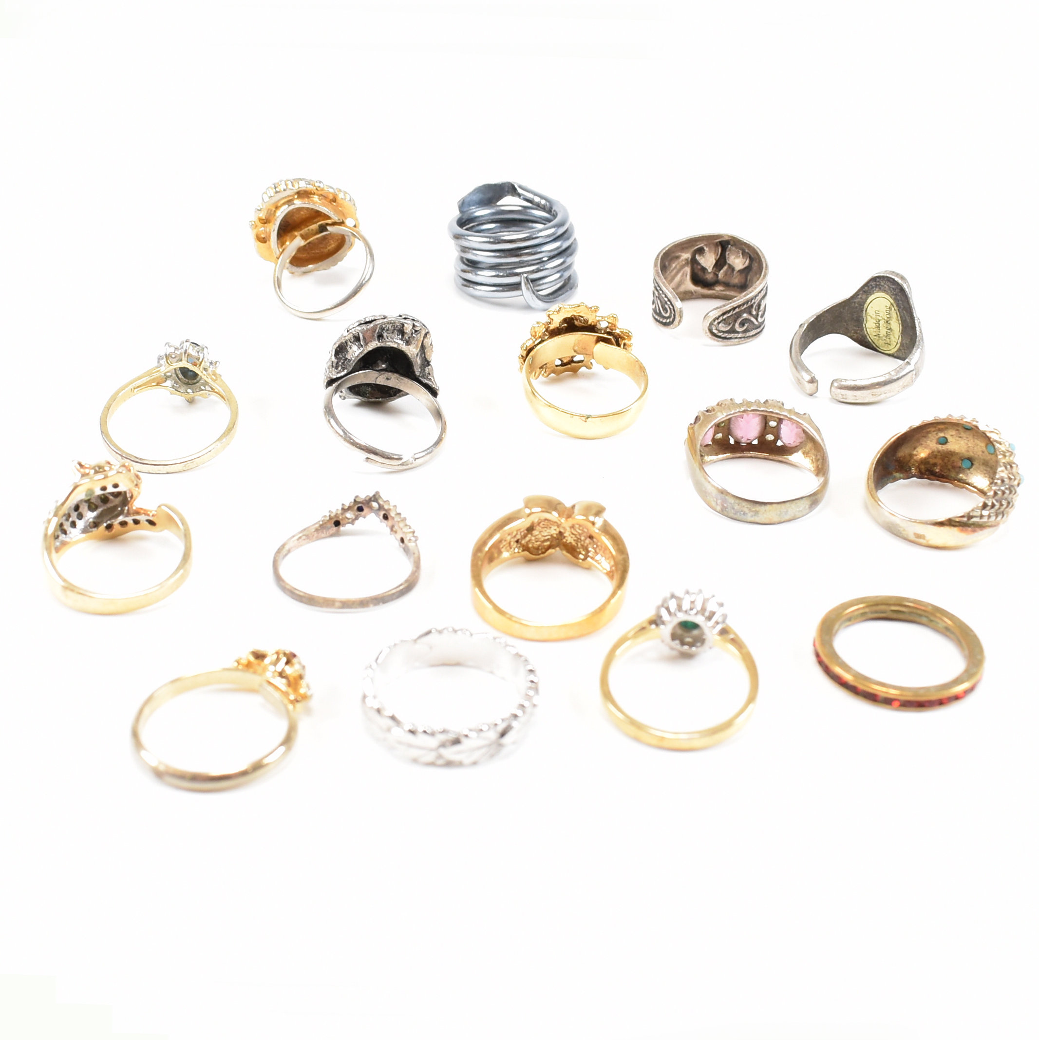 COLLECTION OF VINTAGE & MODERN COSTUME JEWELLERY RINGS - Image 9 of 10