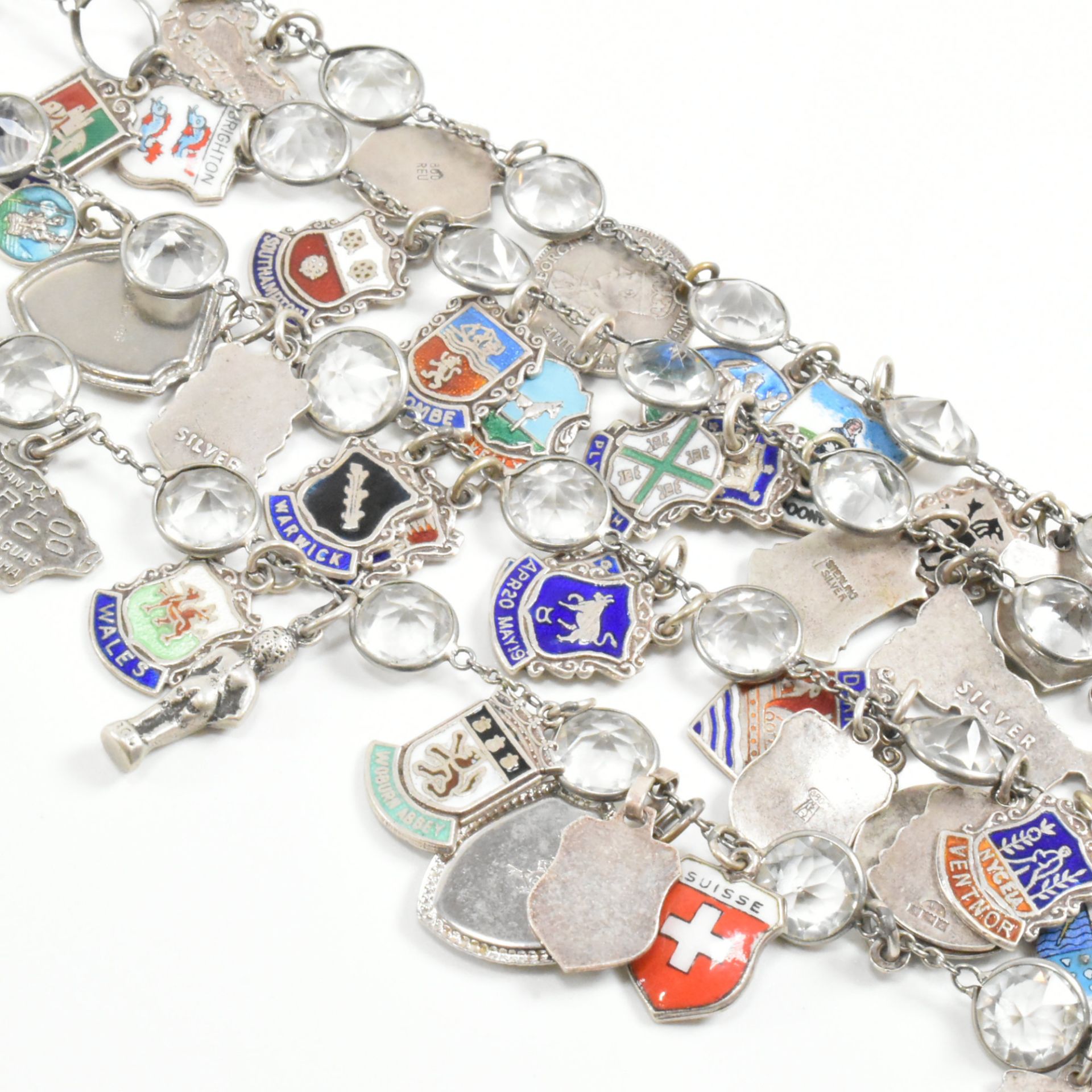VINTAGE SILVER & WHITE METAL TOWN COUNTRY CHARM BRACELET - Image 4 of 13
