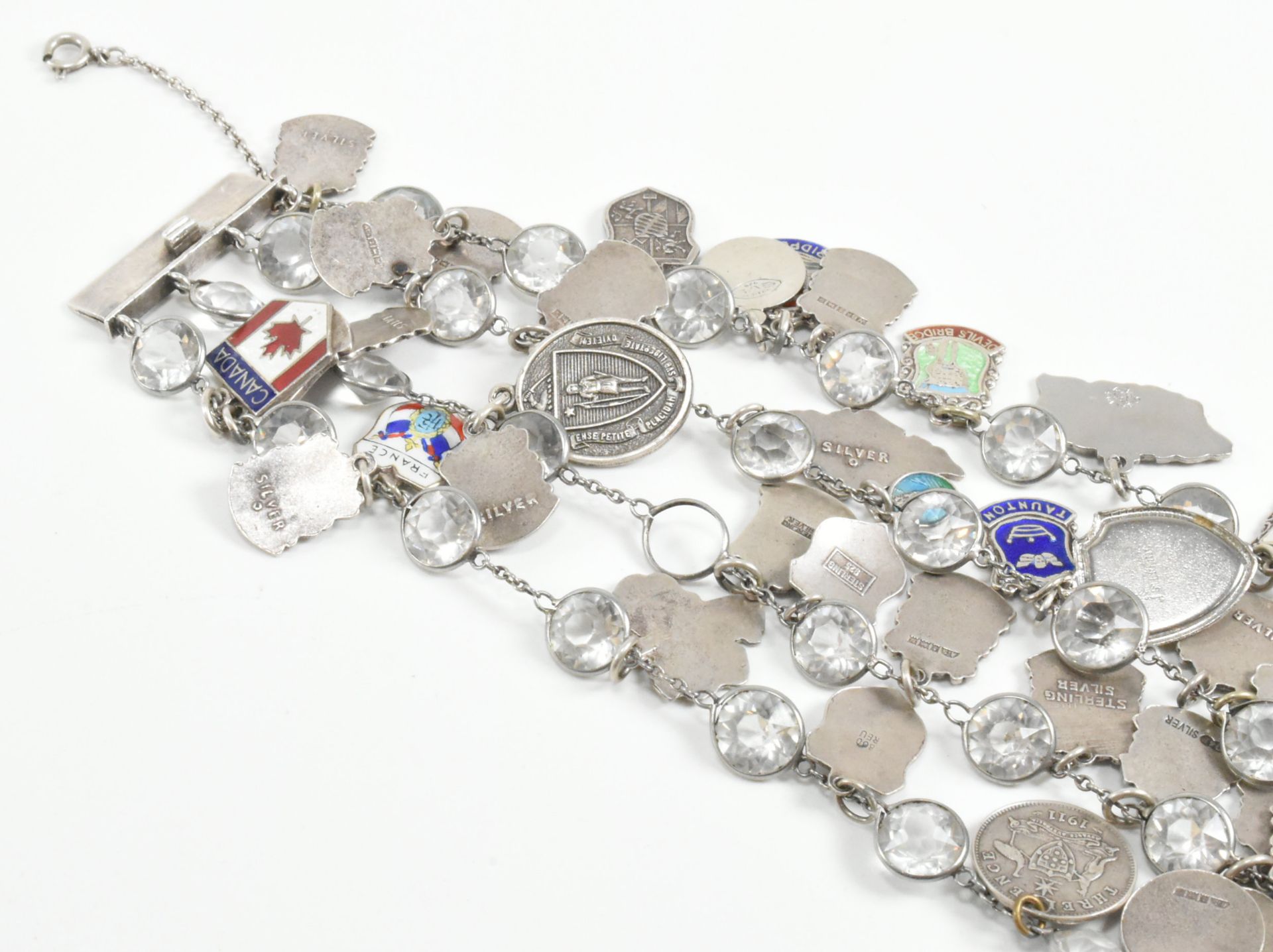 VINTAGE SILVER & WHITE METAL TOWN COUNTRY CHARM BRACELET - Image 8 of 13