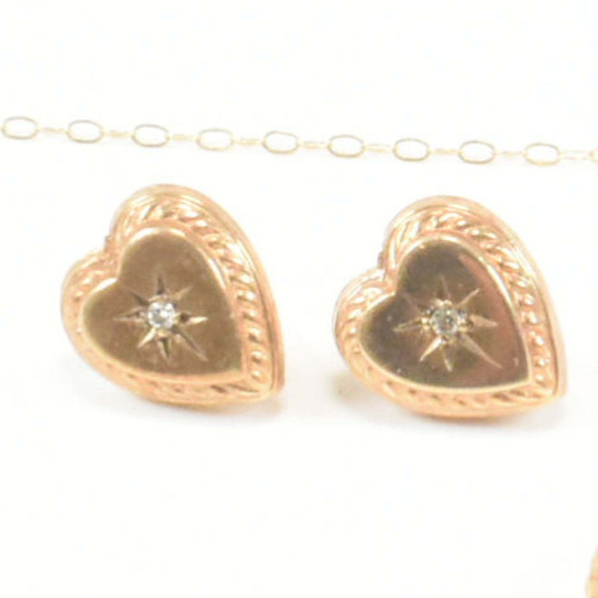 FOUR PAIRS OF 9CT GOLD EARRINGS & A 9CT GOLD PENDANT NECKLACE - Image 4 of 8