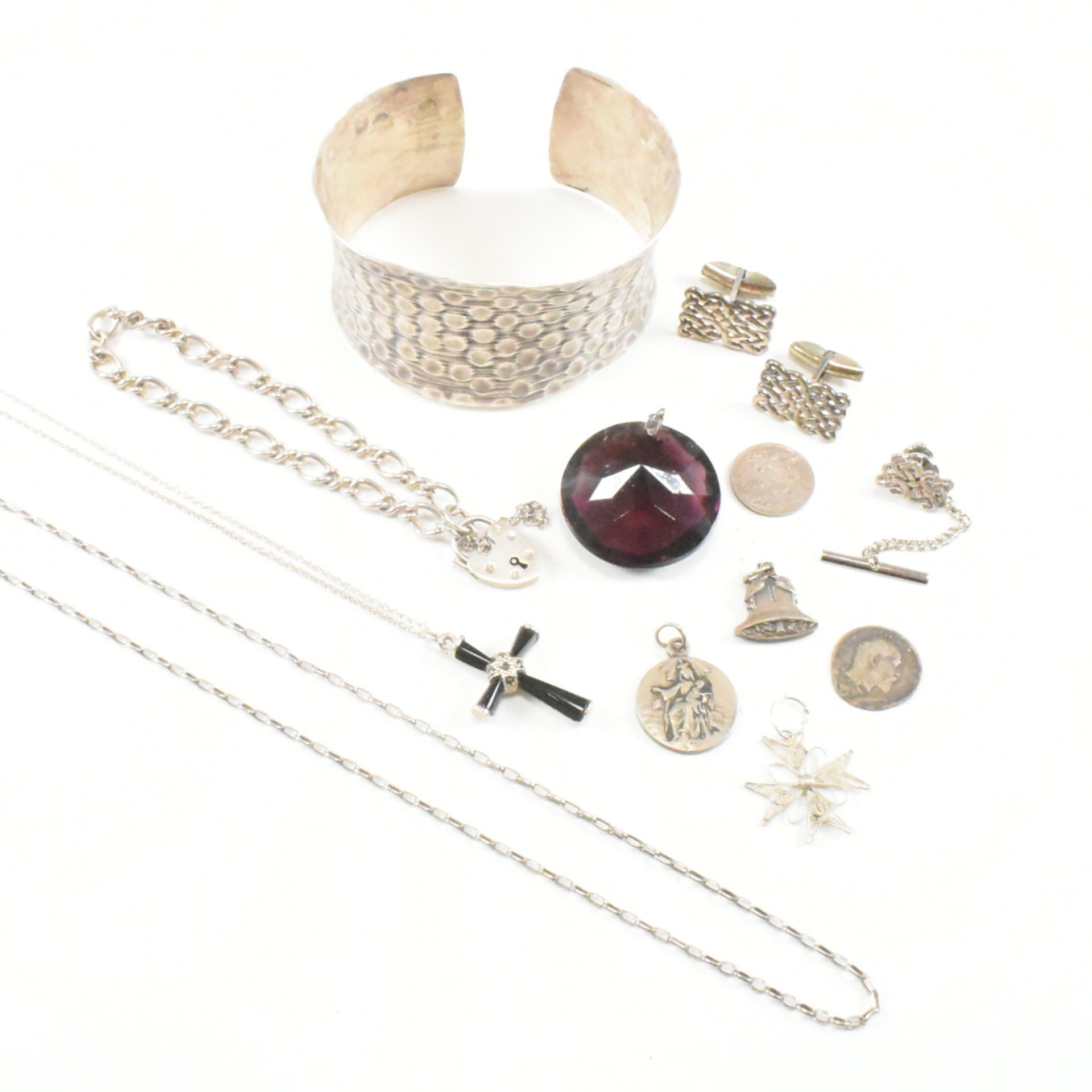 COLLECTION OF ASSORTED SILVER & WHITE METAL JEWELLERY