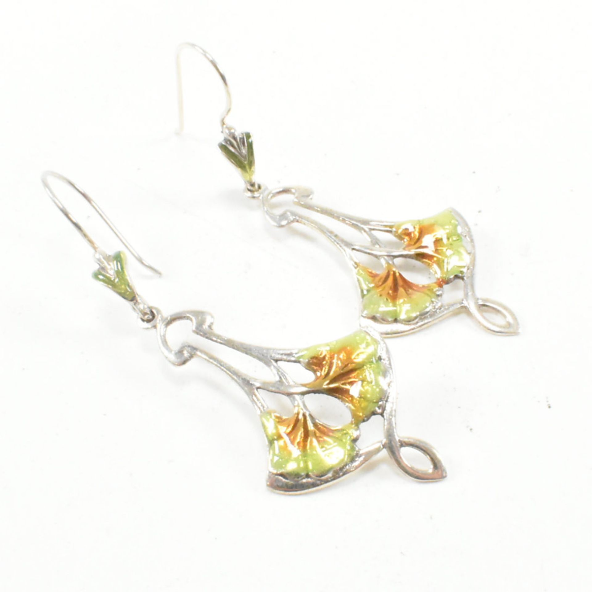 PAIR OF ART NOUVEAU STYLE SILVER & ENAMEL PENDANT EARRINGS - Image 5 of 5