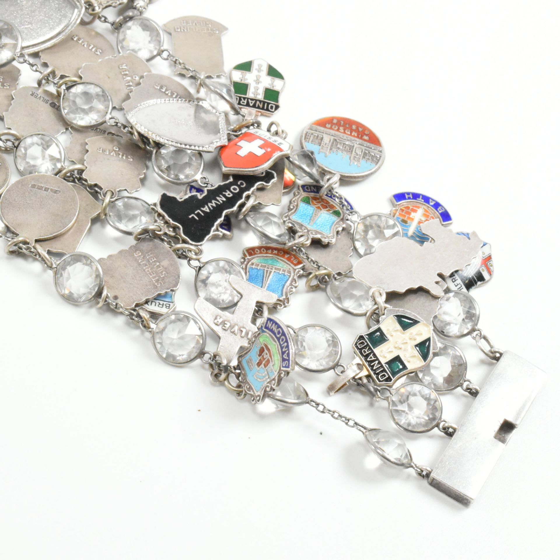 VINTAGE SILVER & WHITE METAL TOWN COUNTRY CHARM BRACELET - Bild 6 aus 13